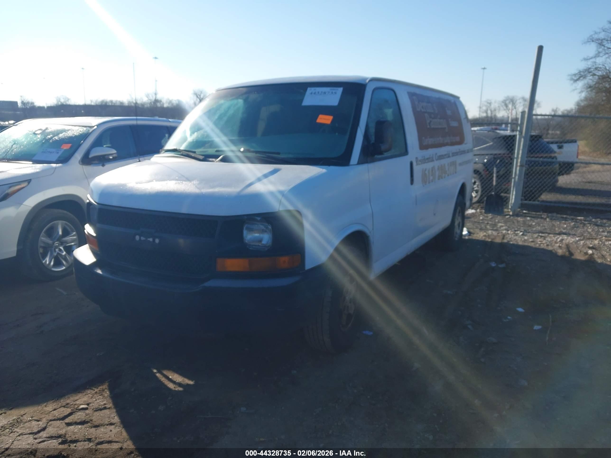 CHEVROLET EXPRESS image 2