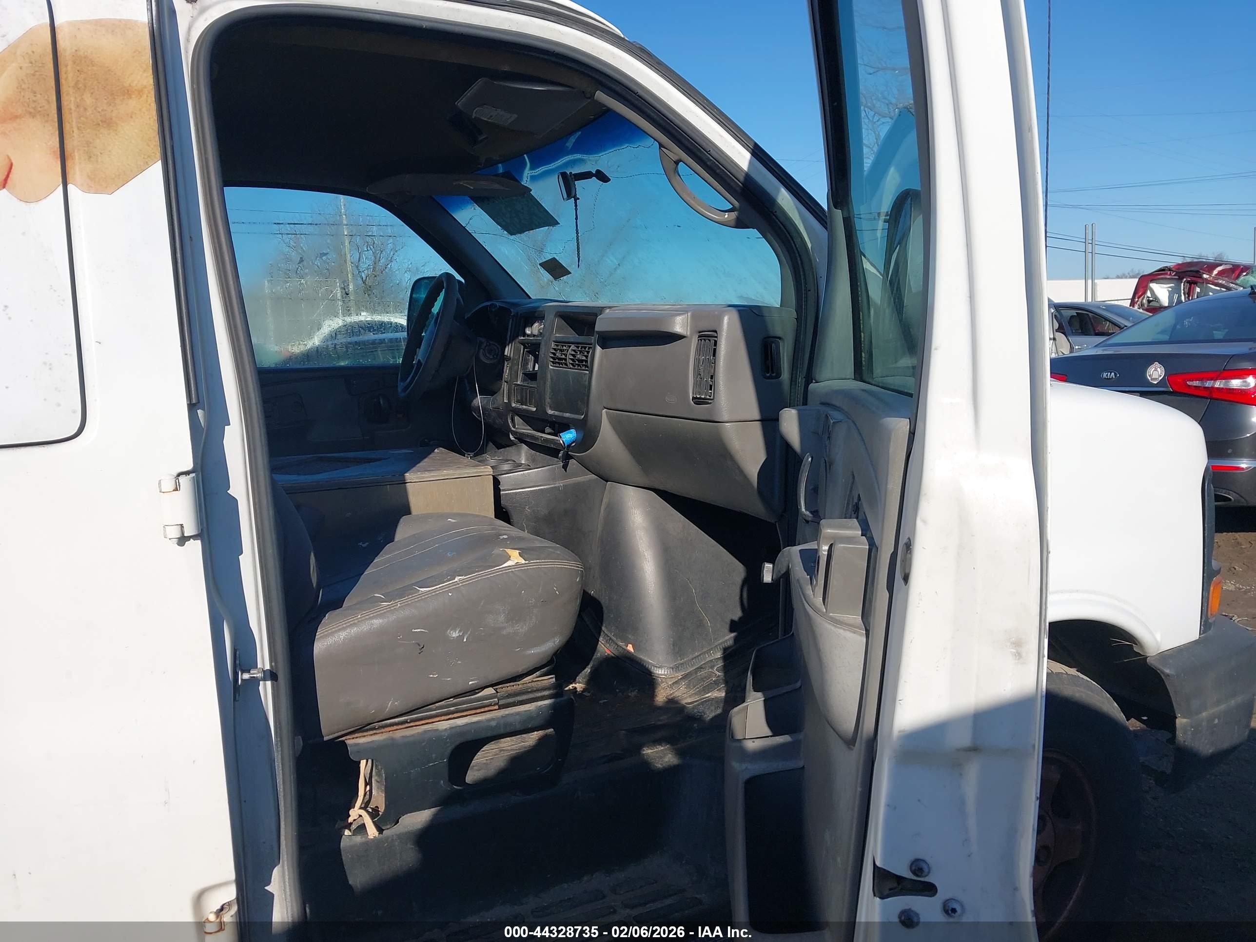 CHEVROLET EXPRESS image 5