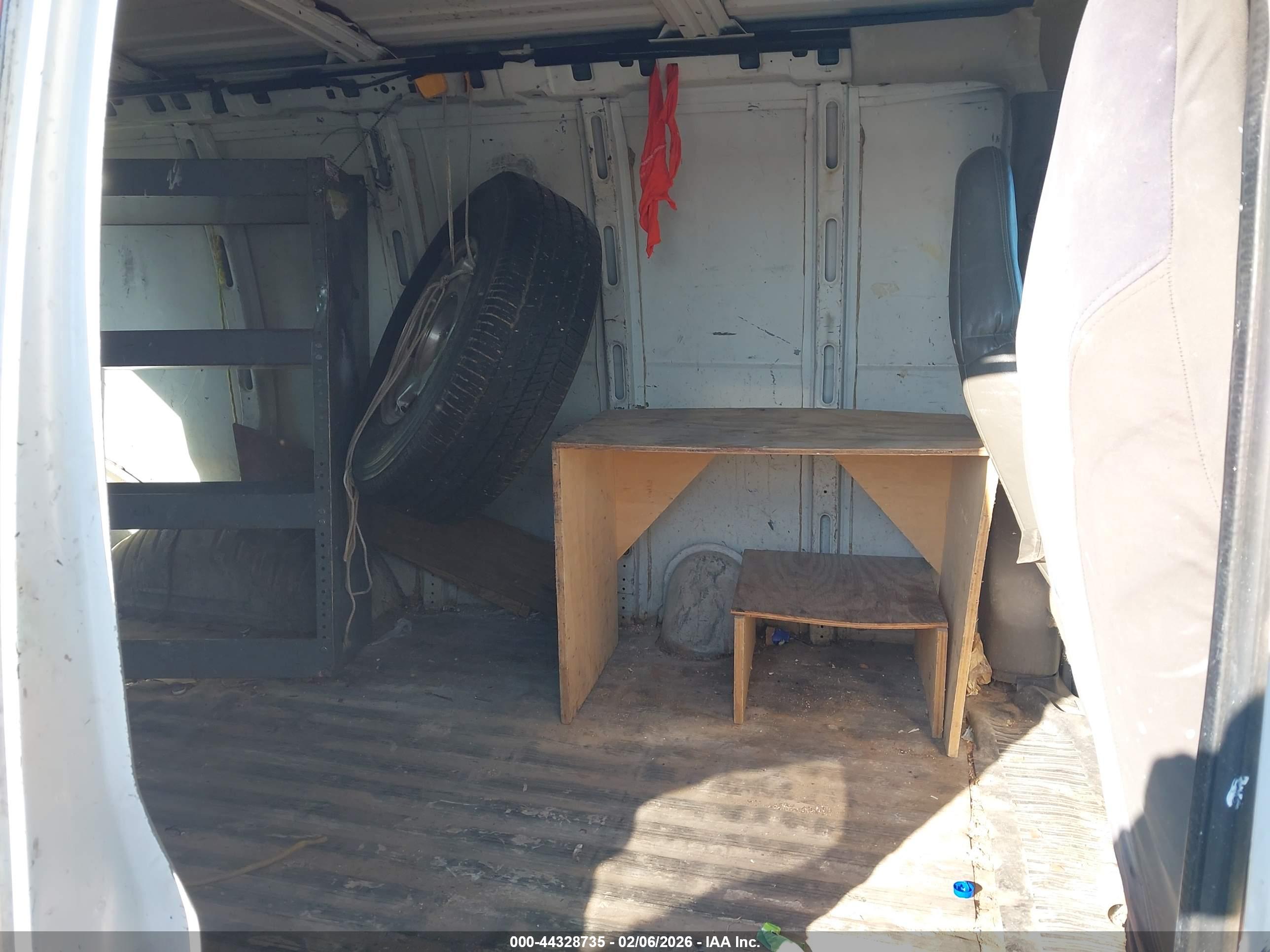 CHEVROLET EXPRESS image 8