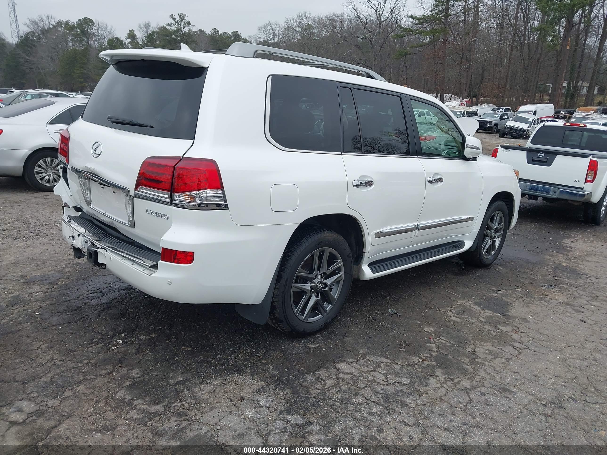 LEXUS LX image 4