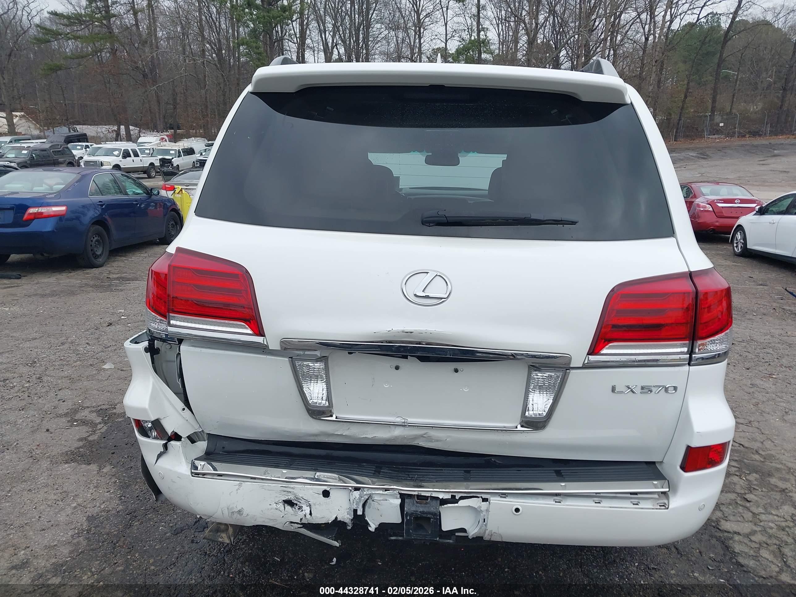 LEXUS LX image 6