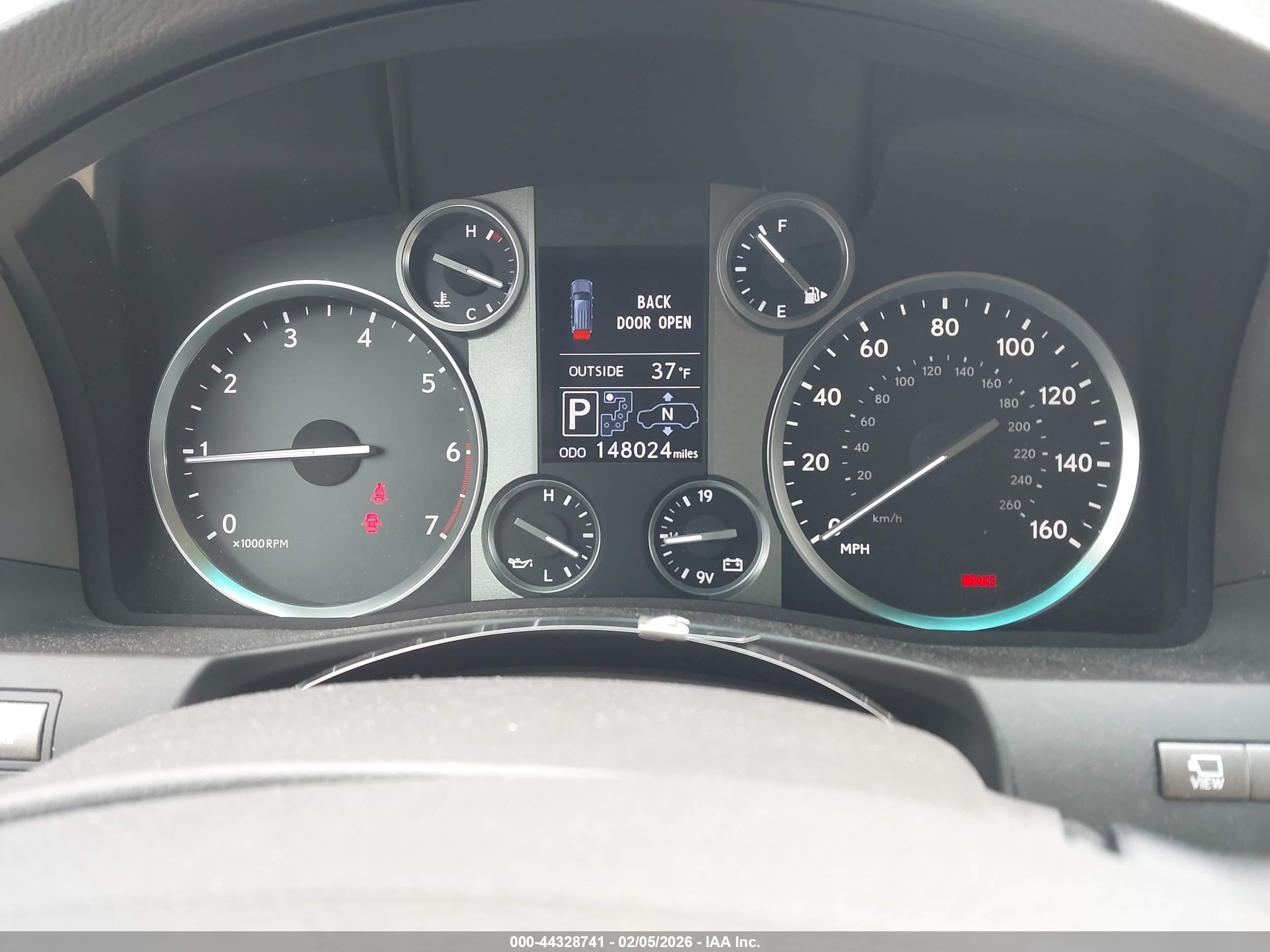 LEXUS LX image 7