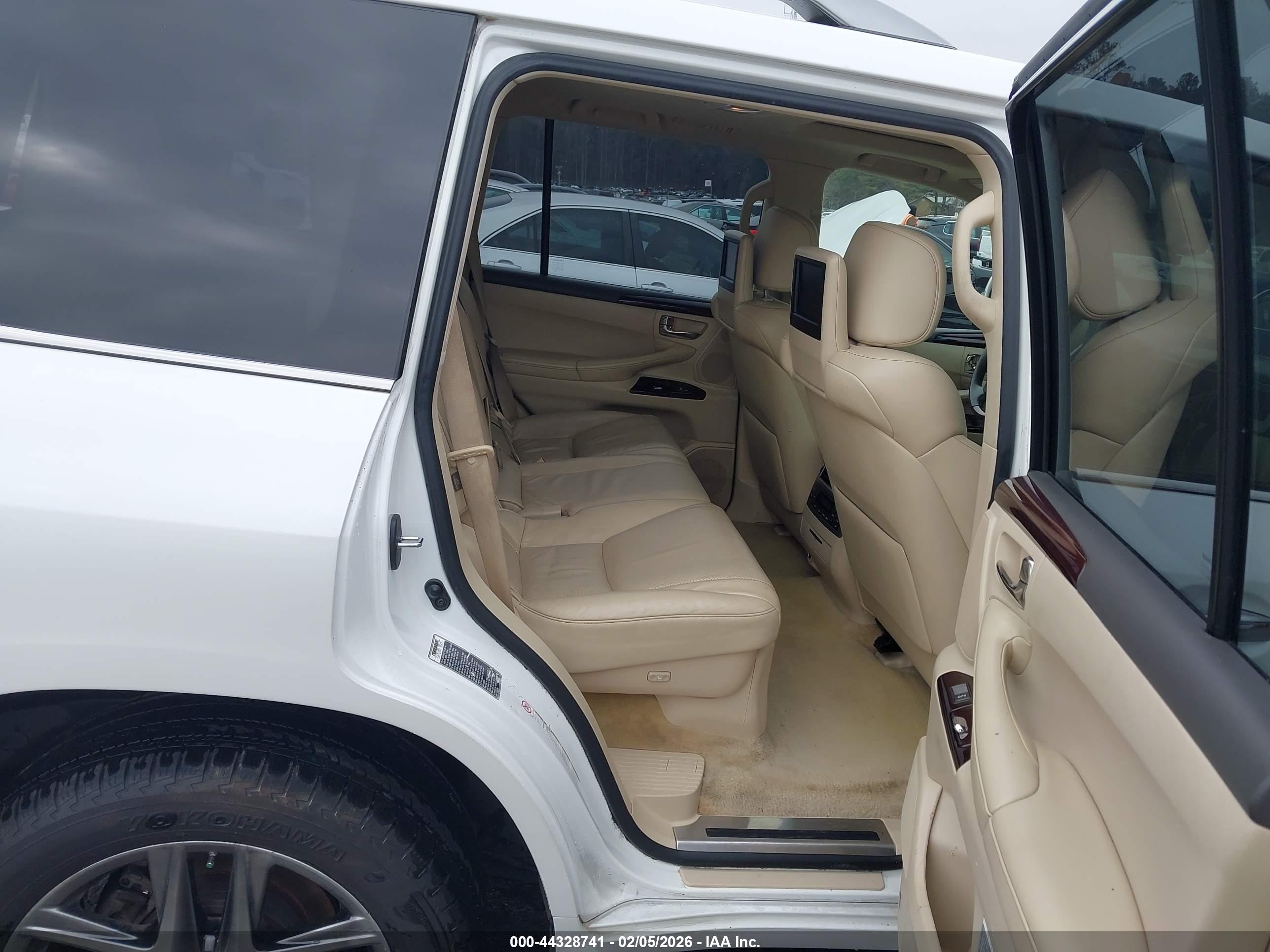 LEXUS LX image 8