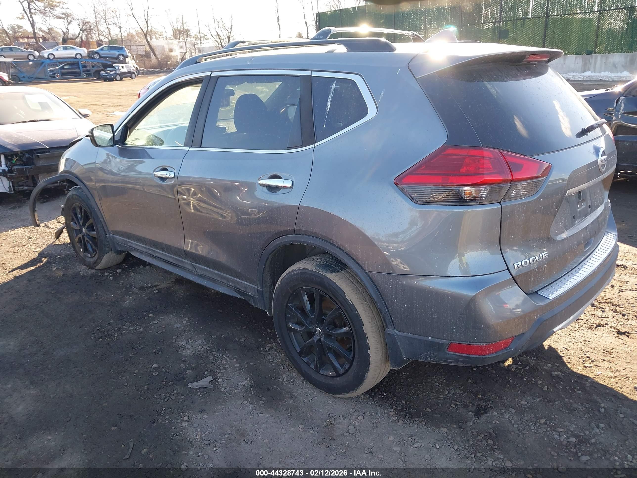NISSAN ROGUE image 3