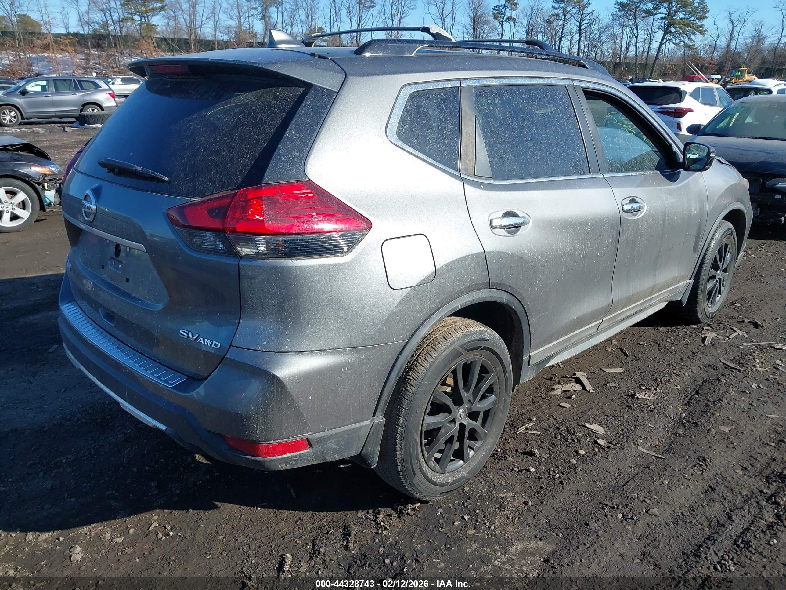 NISSAN ROGUE image 4