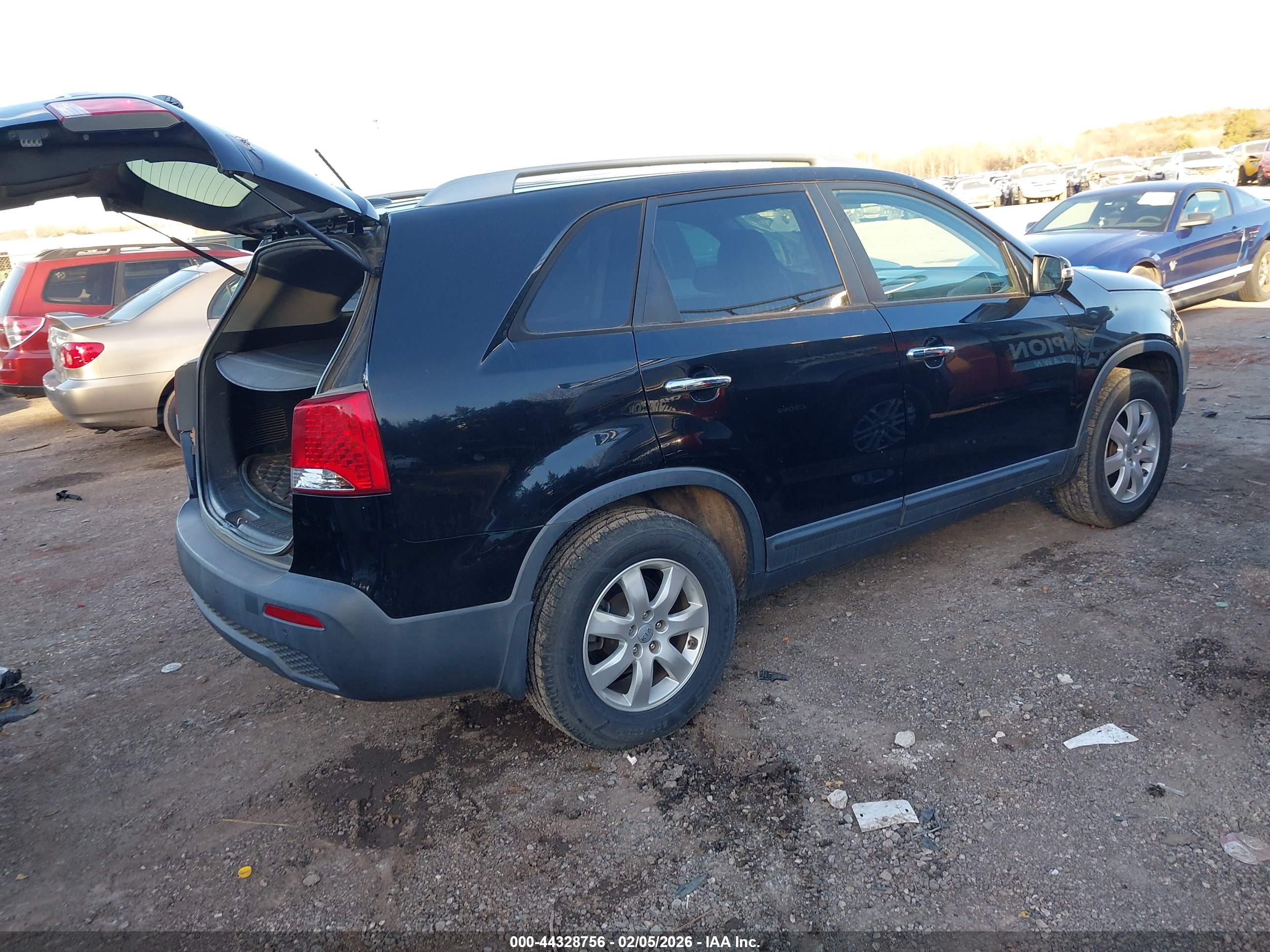 KIA SORENTO image 4
