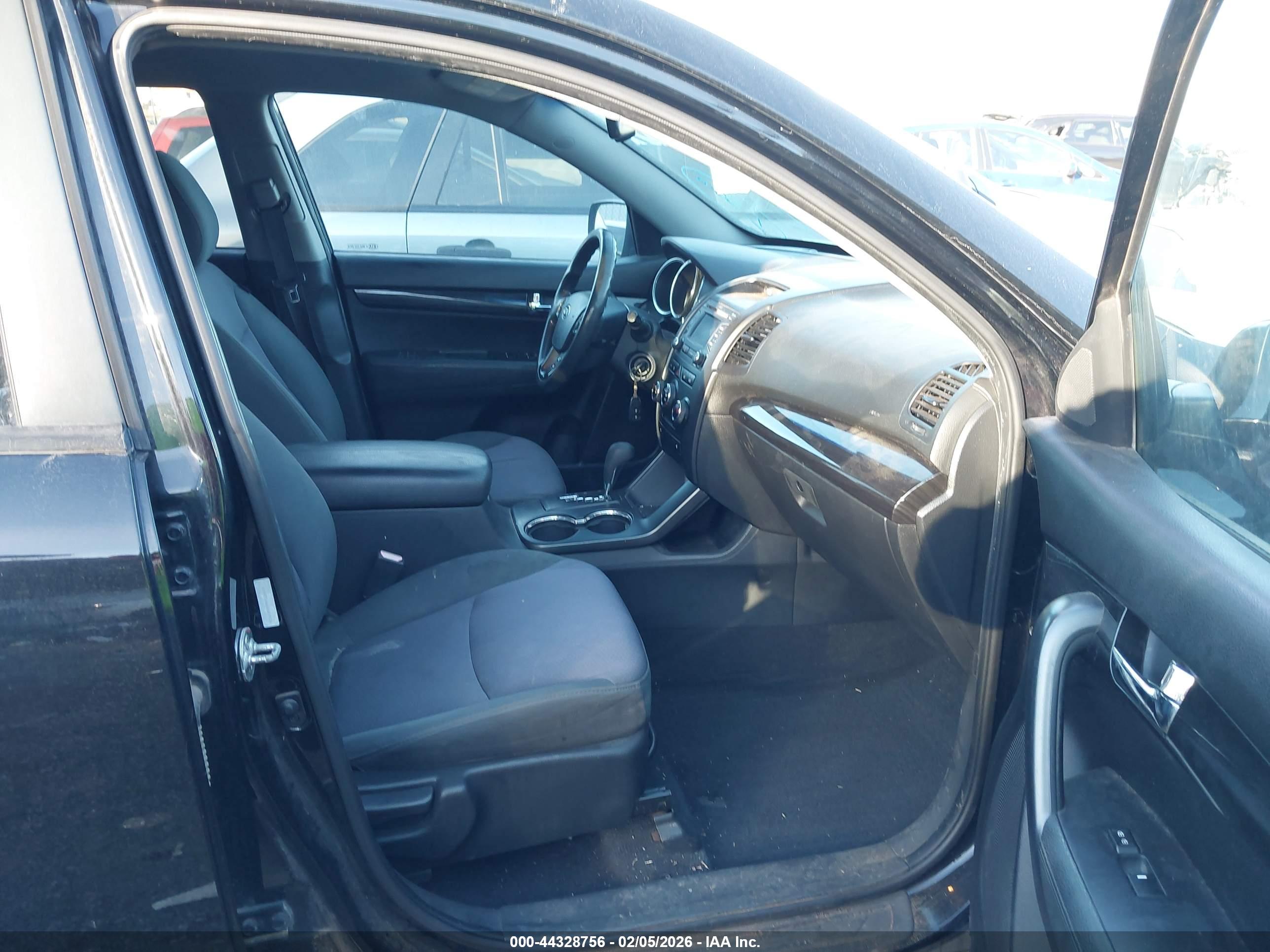 KIA SORENTO image 5