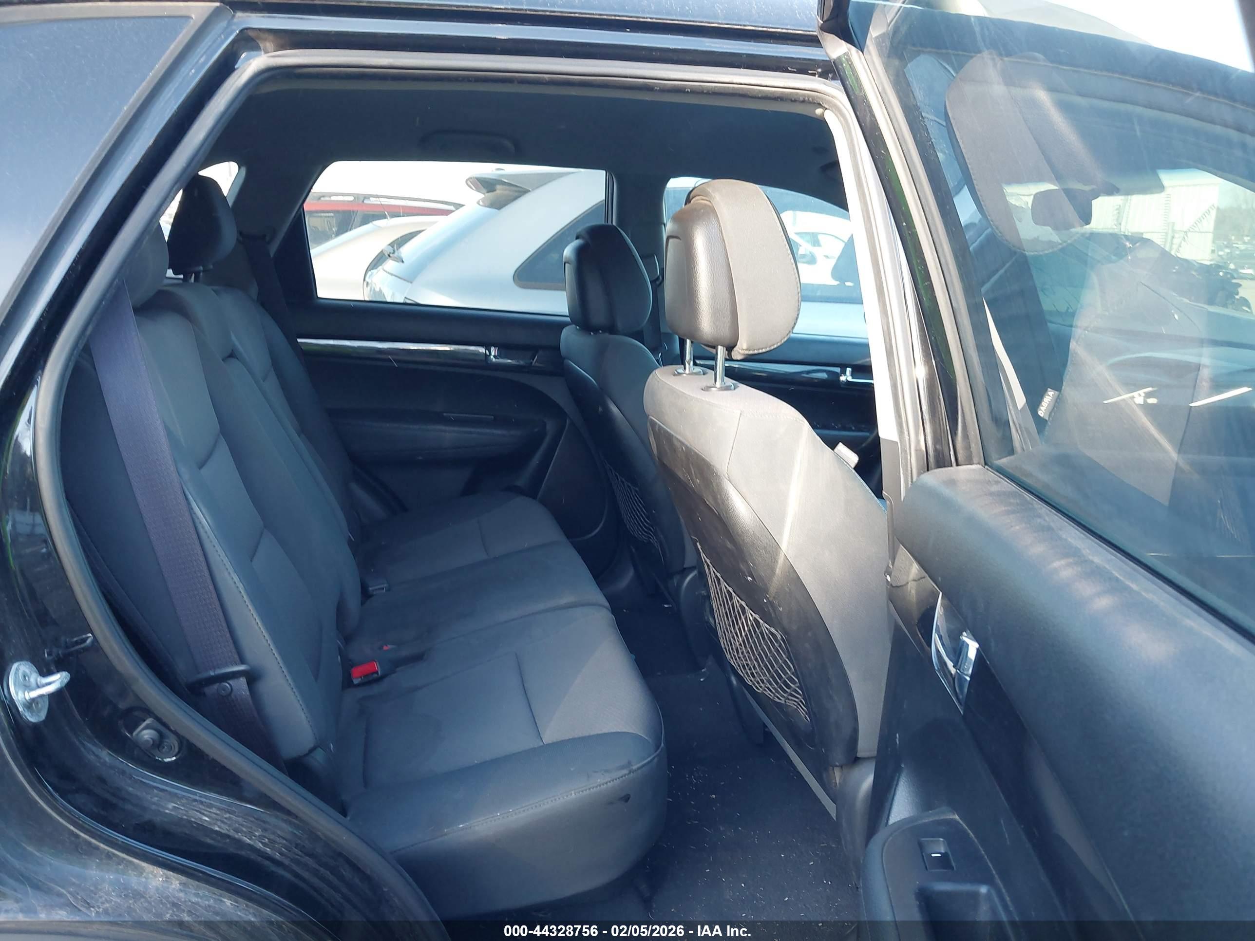 KIA SORENTO image 8