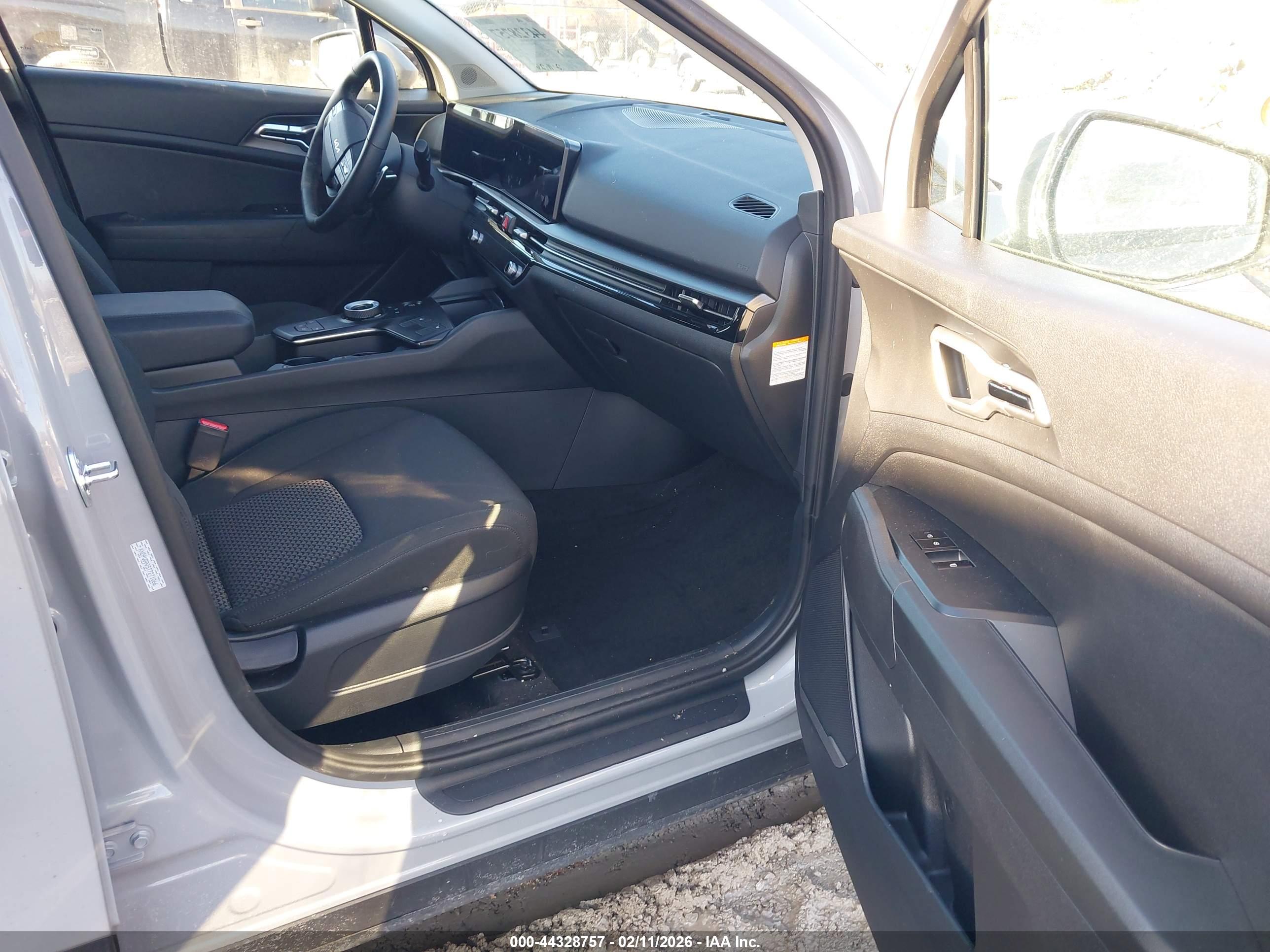 KIA SPORTAGE image 5