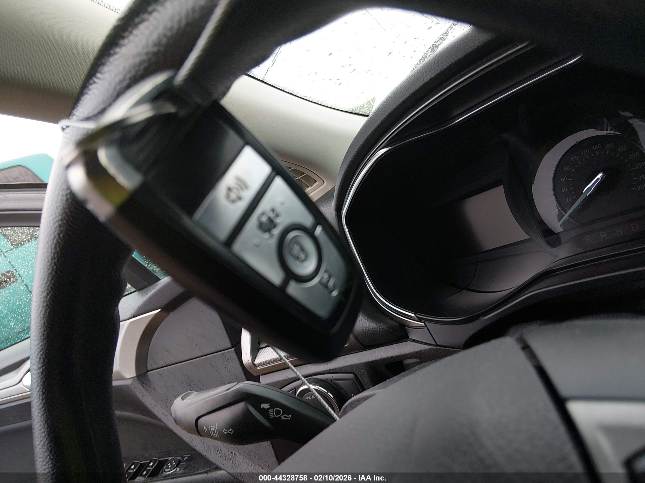 FORD FUSION image 11