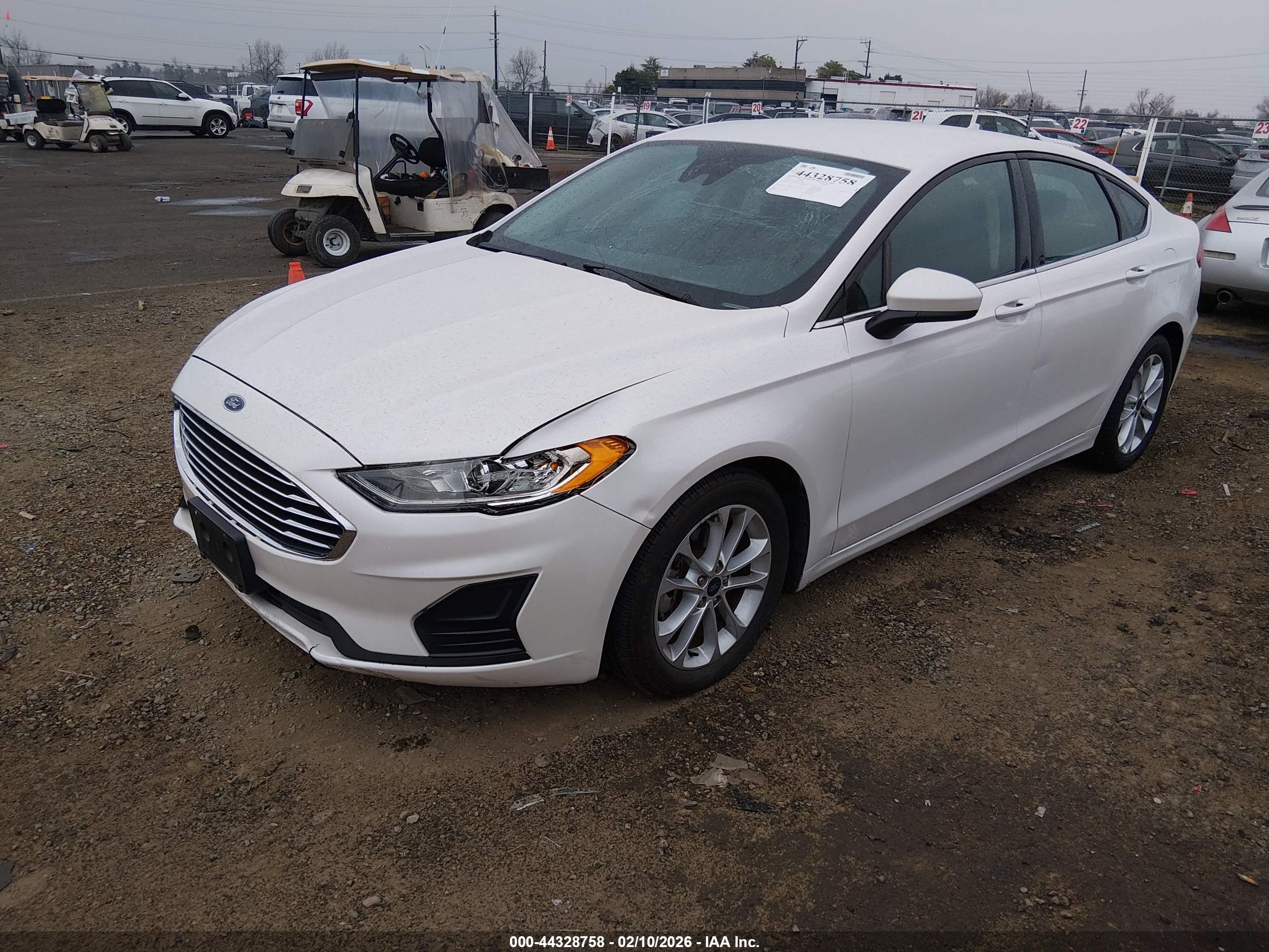 FORD FUSION image 2