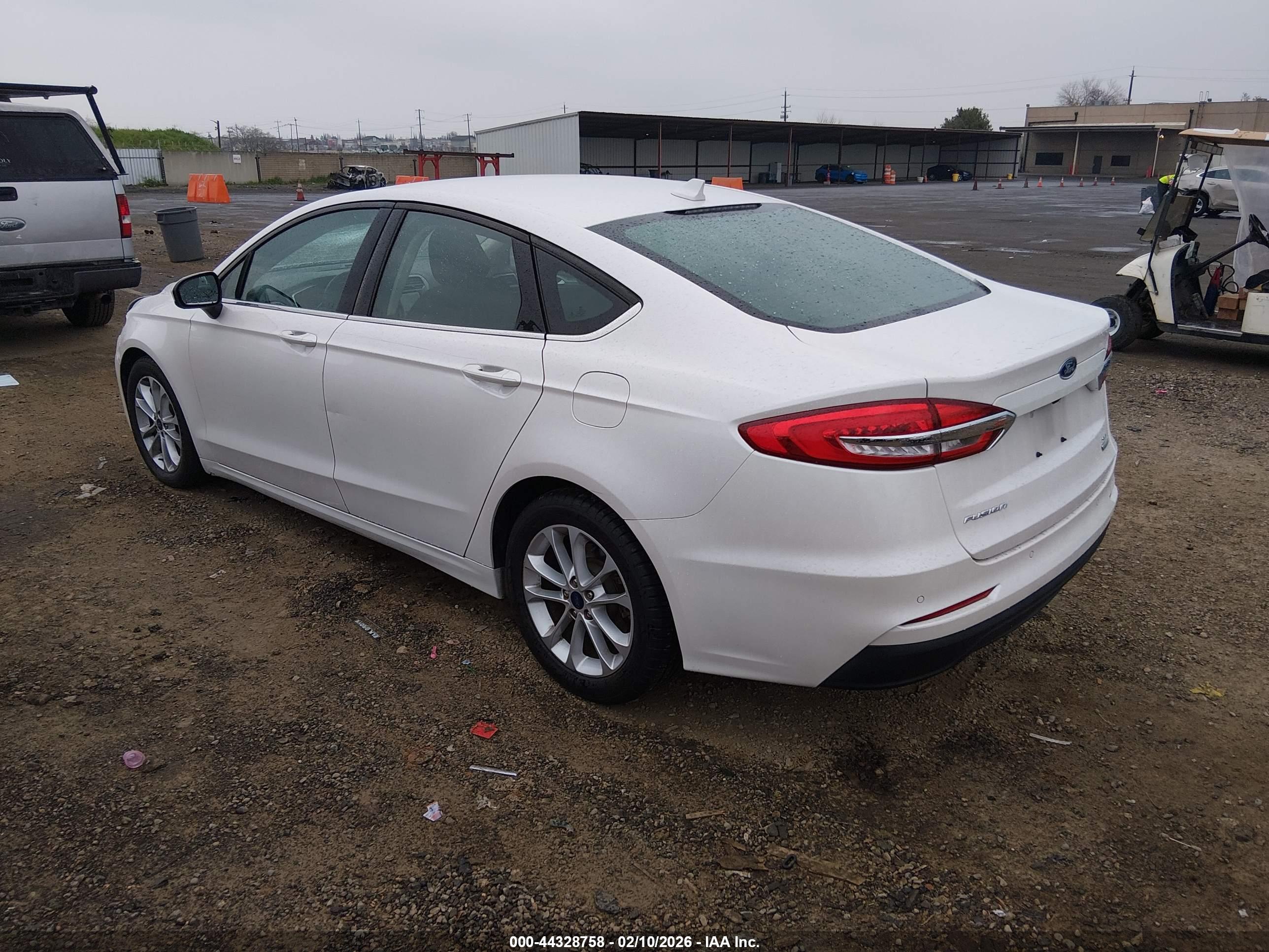 FORD FUSION image 3