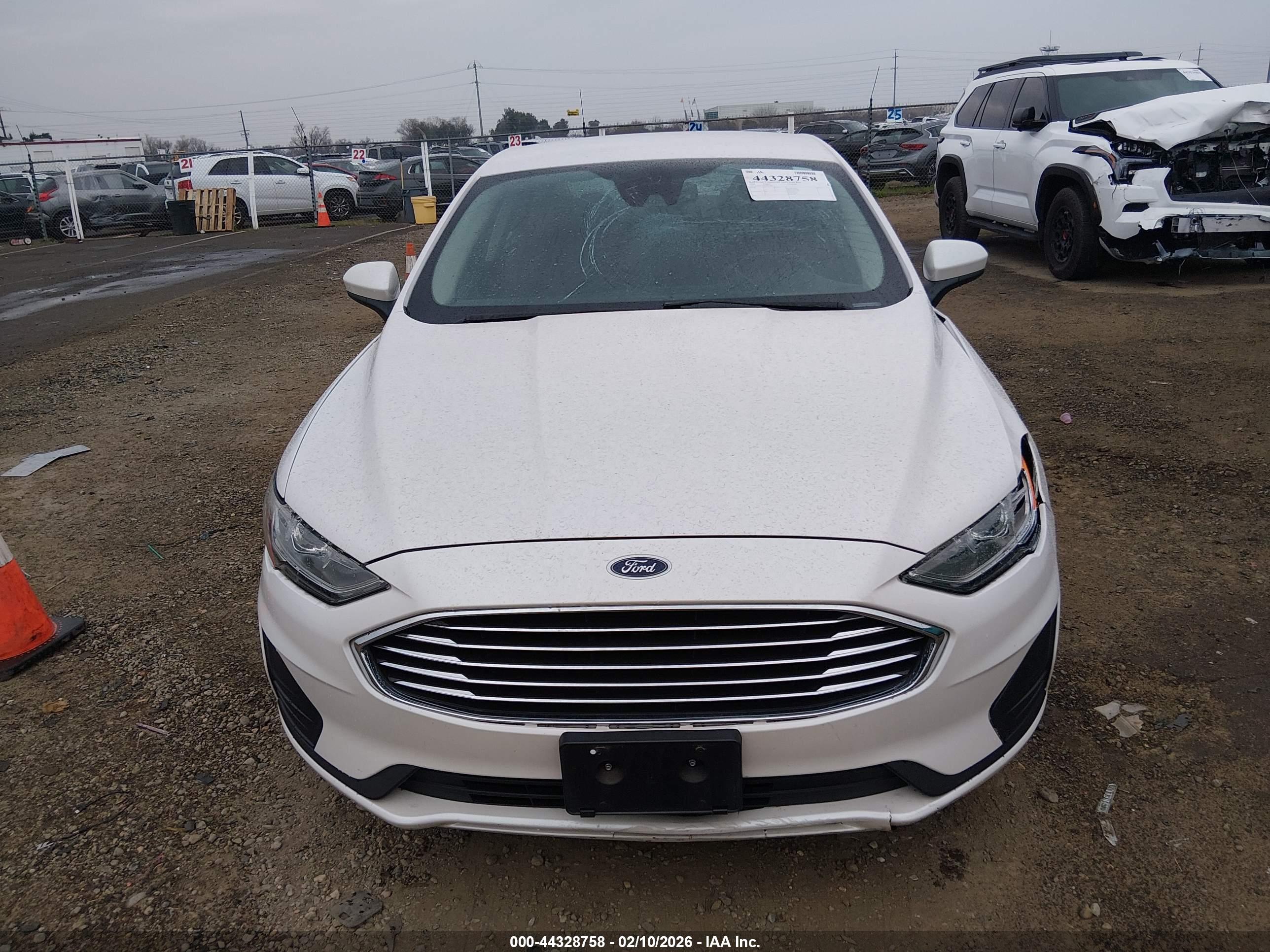 FORD FUSION image 6