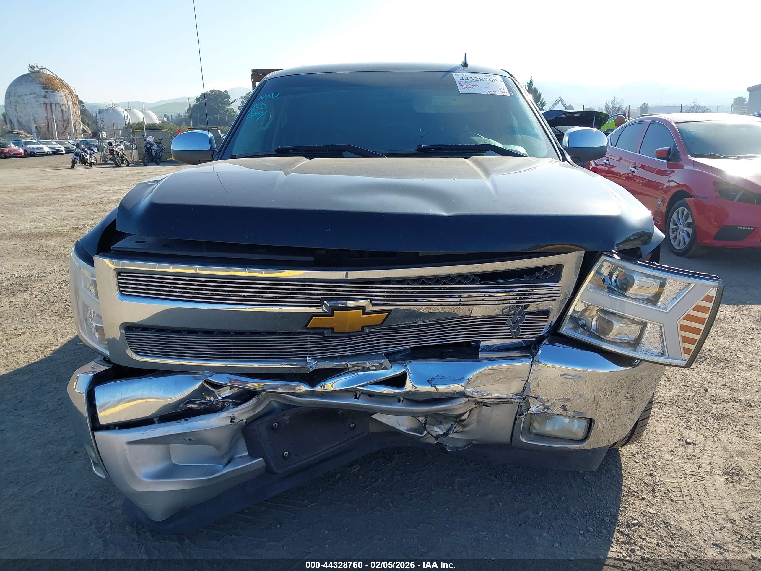 CHEVROLET SILVERADO image 6