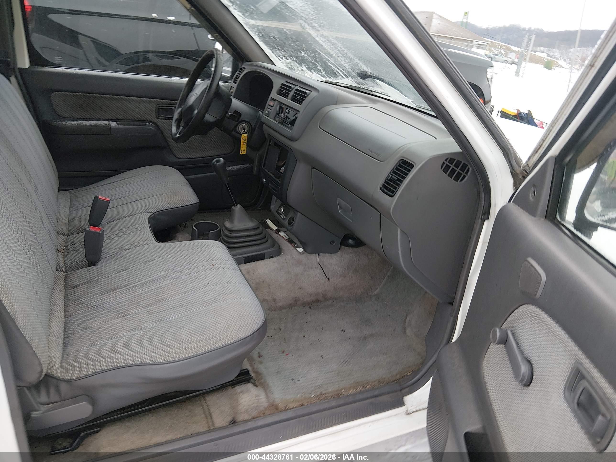 NISSAN FRONTIER image 5