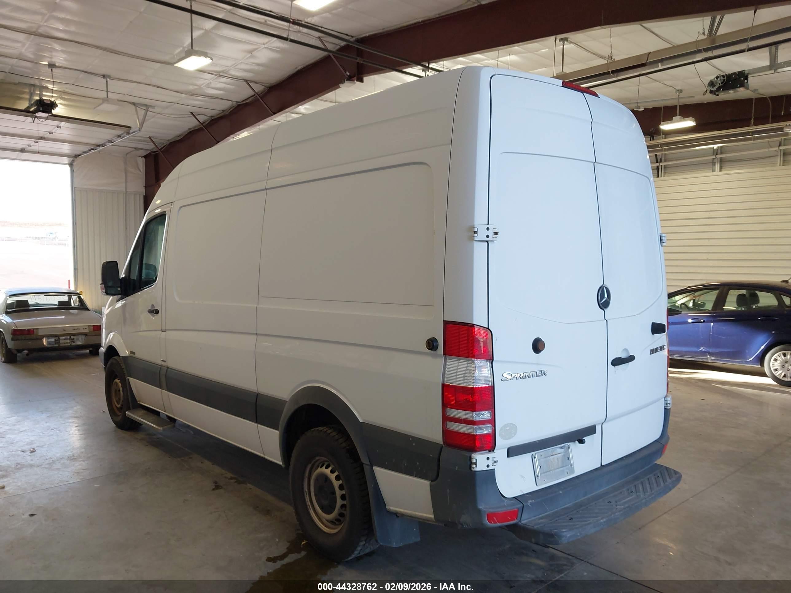 MERCEDES-BENZ SPRINTER image 3
