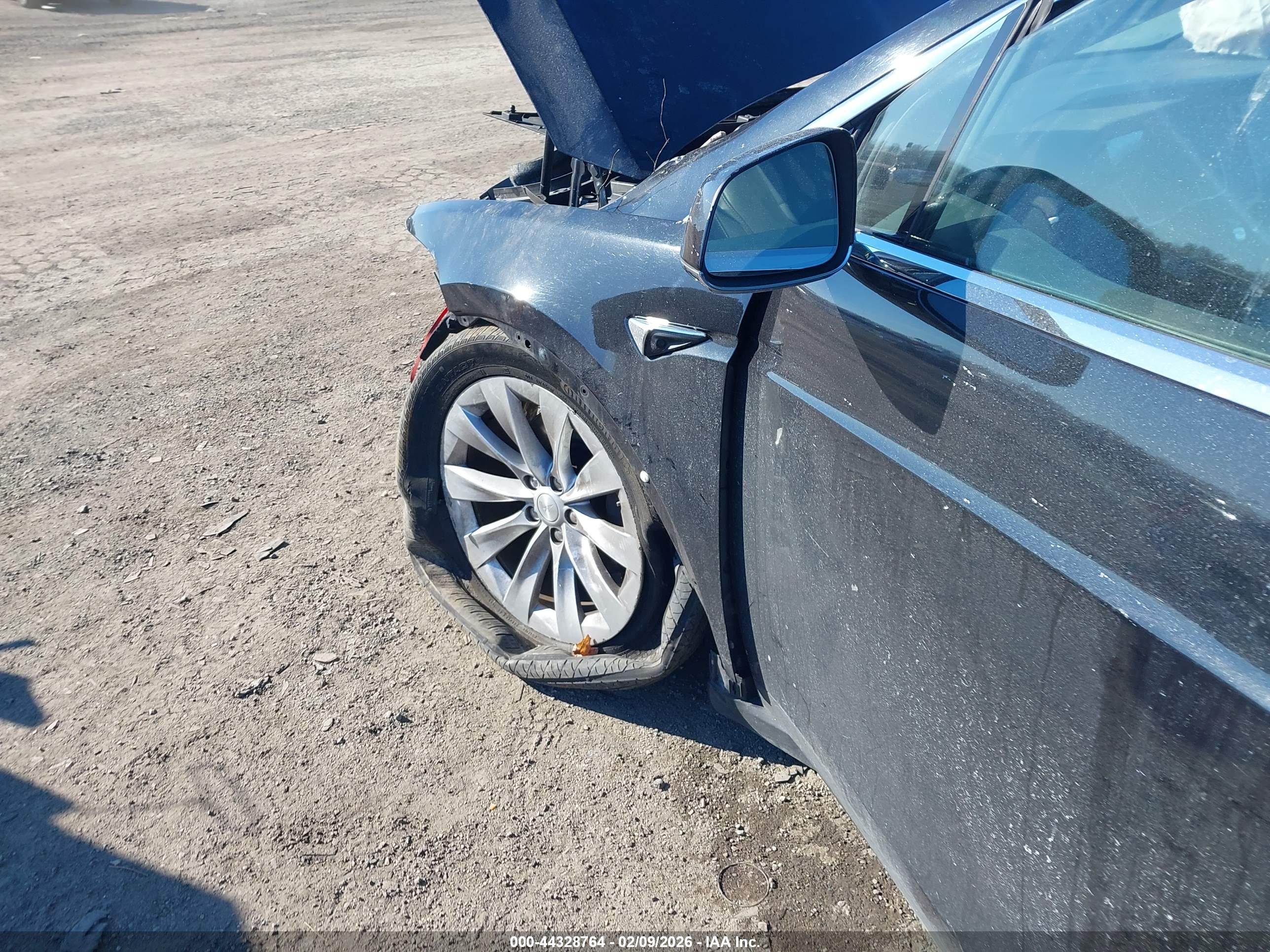 TESLA MODEL image 6