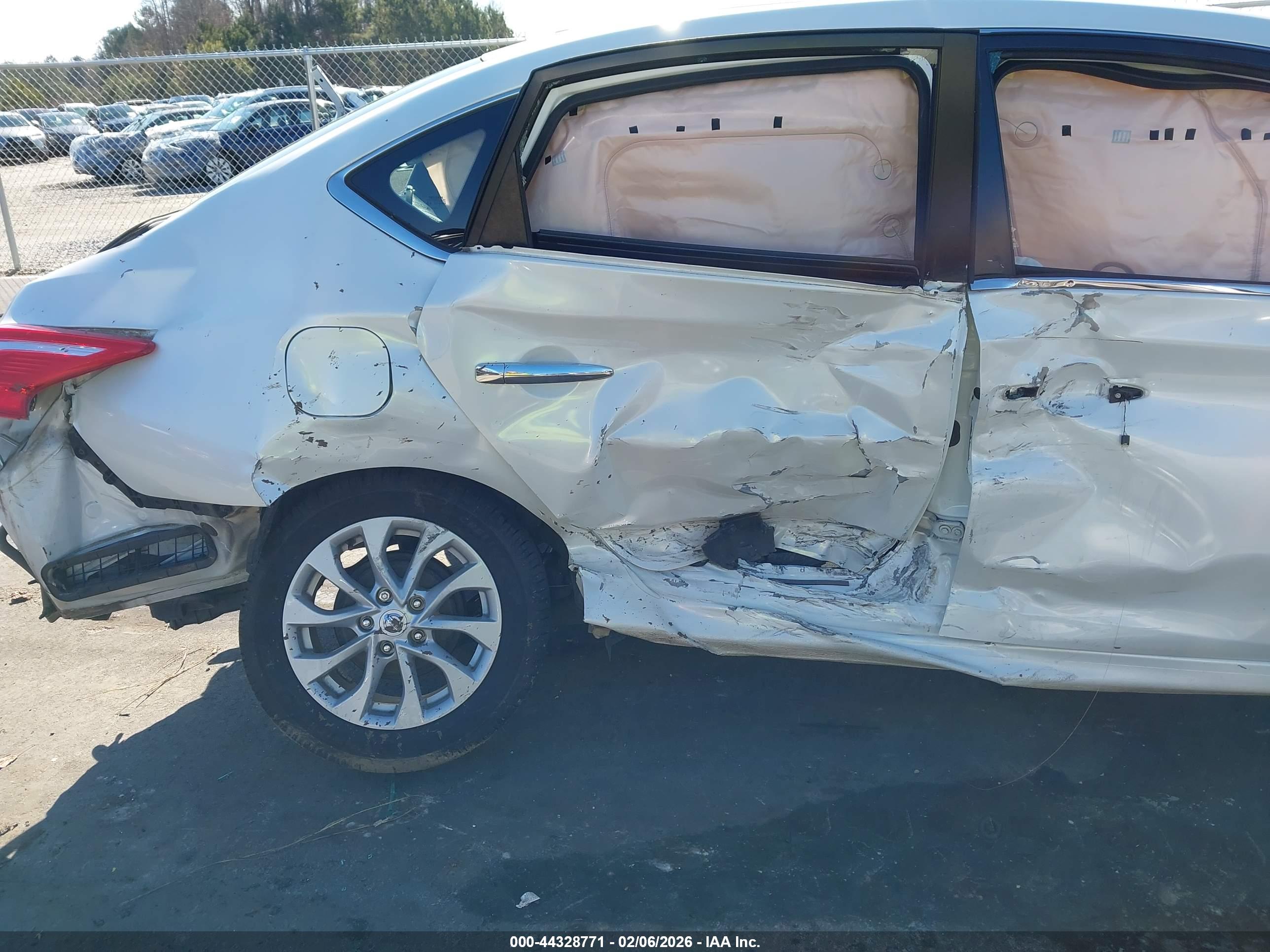 NISSAN SENTRA image 6