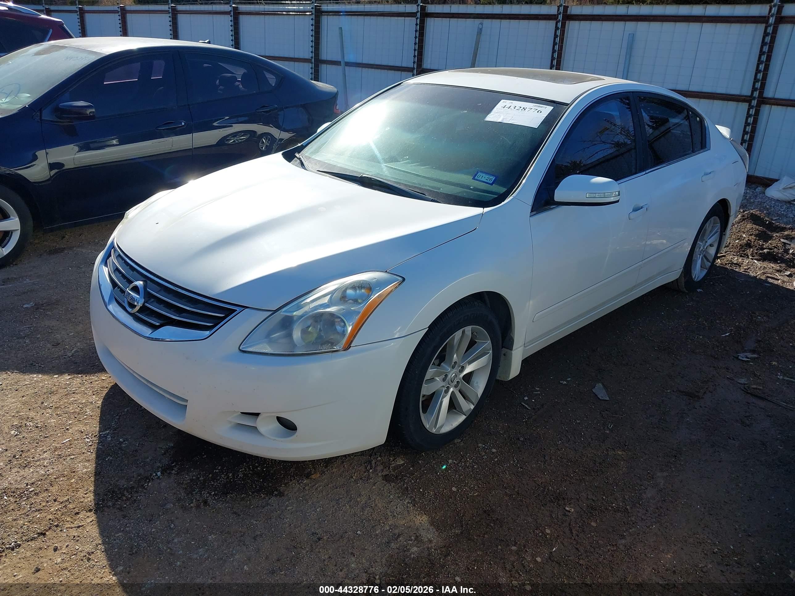 NISSAN ALTIMA image 2