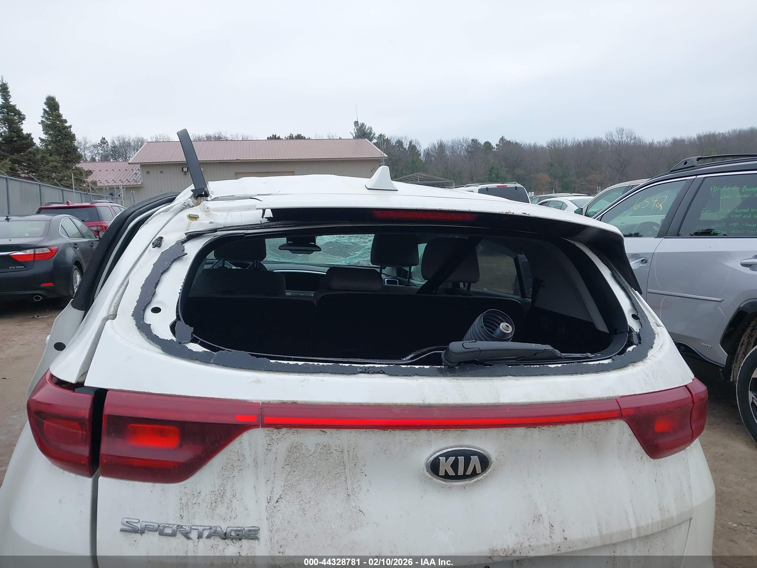 KIA SPORTAGE image 6