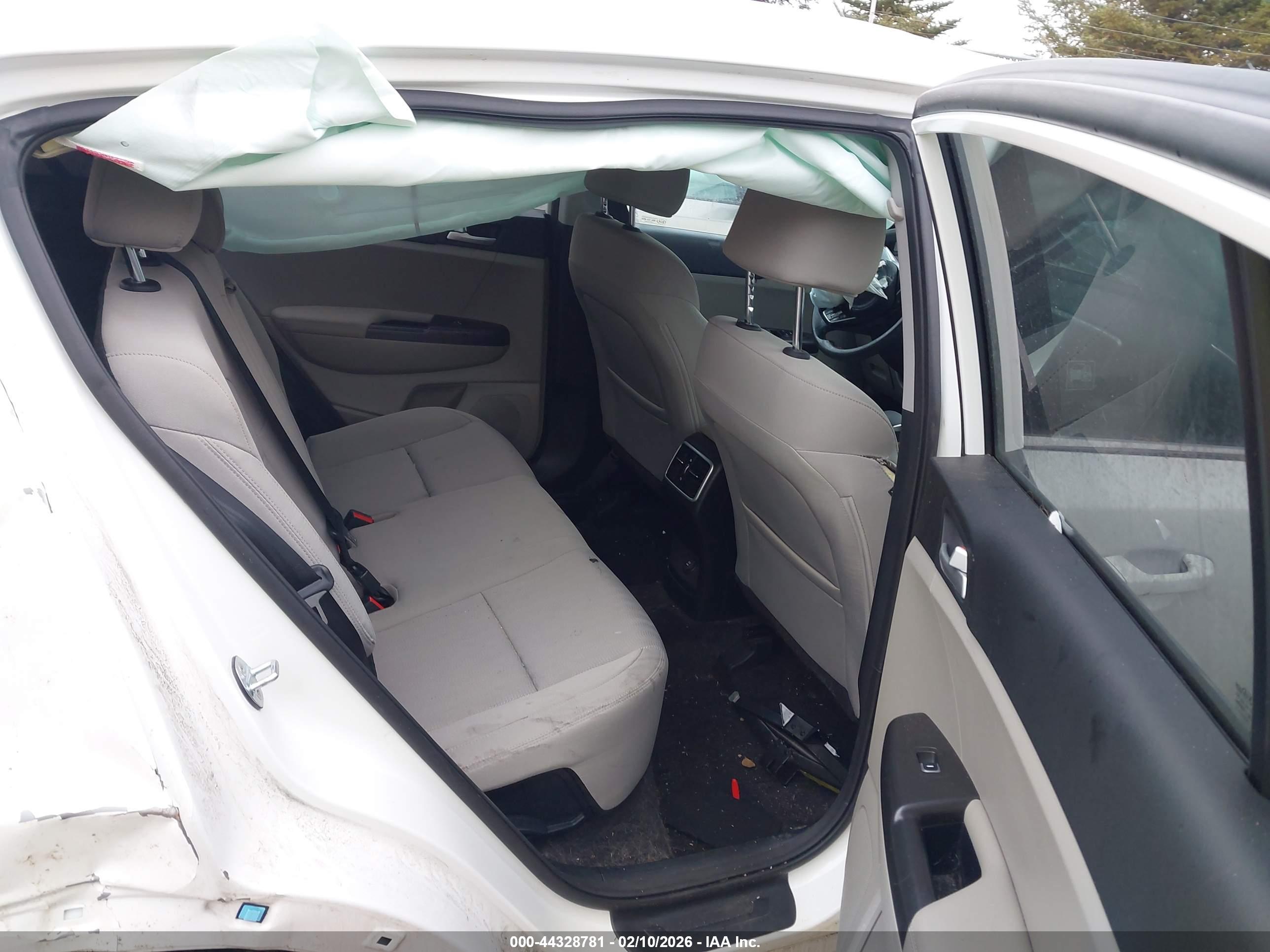 KIA SPORTAGE image 8