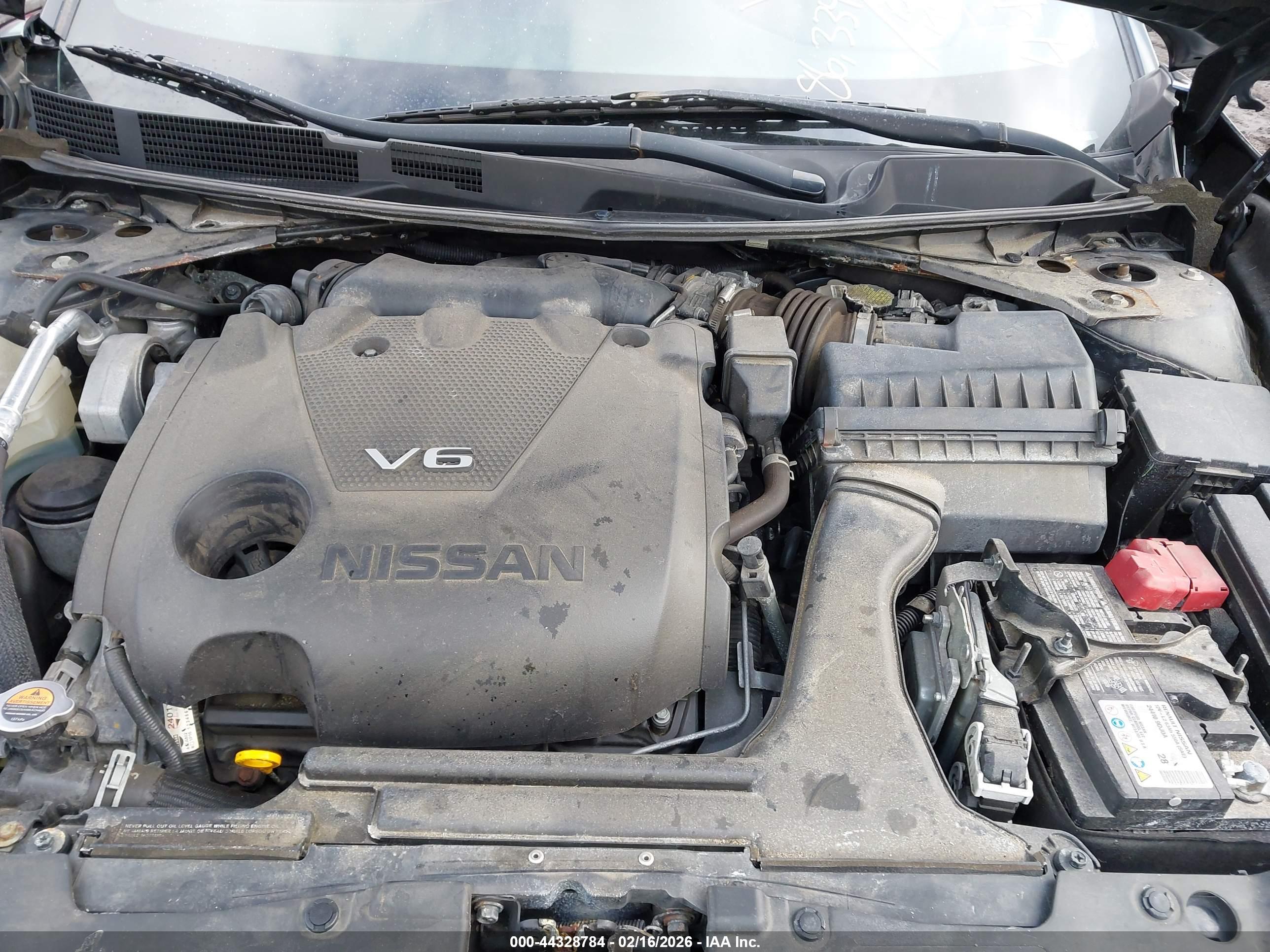 NISSAN MAXIMA image 10