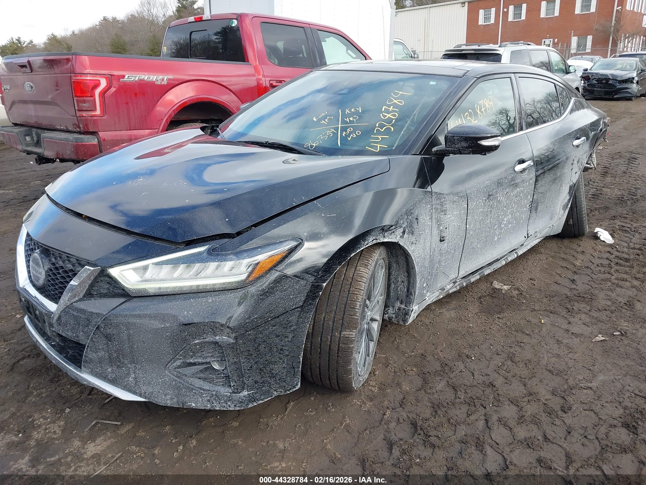 NISSAN MAXIMA image 2
