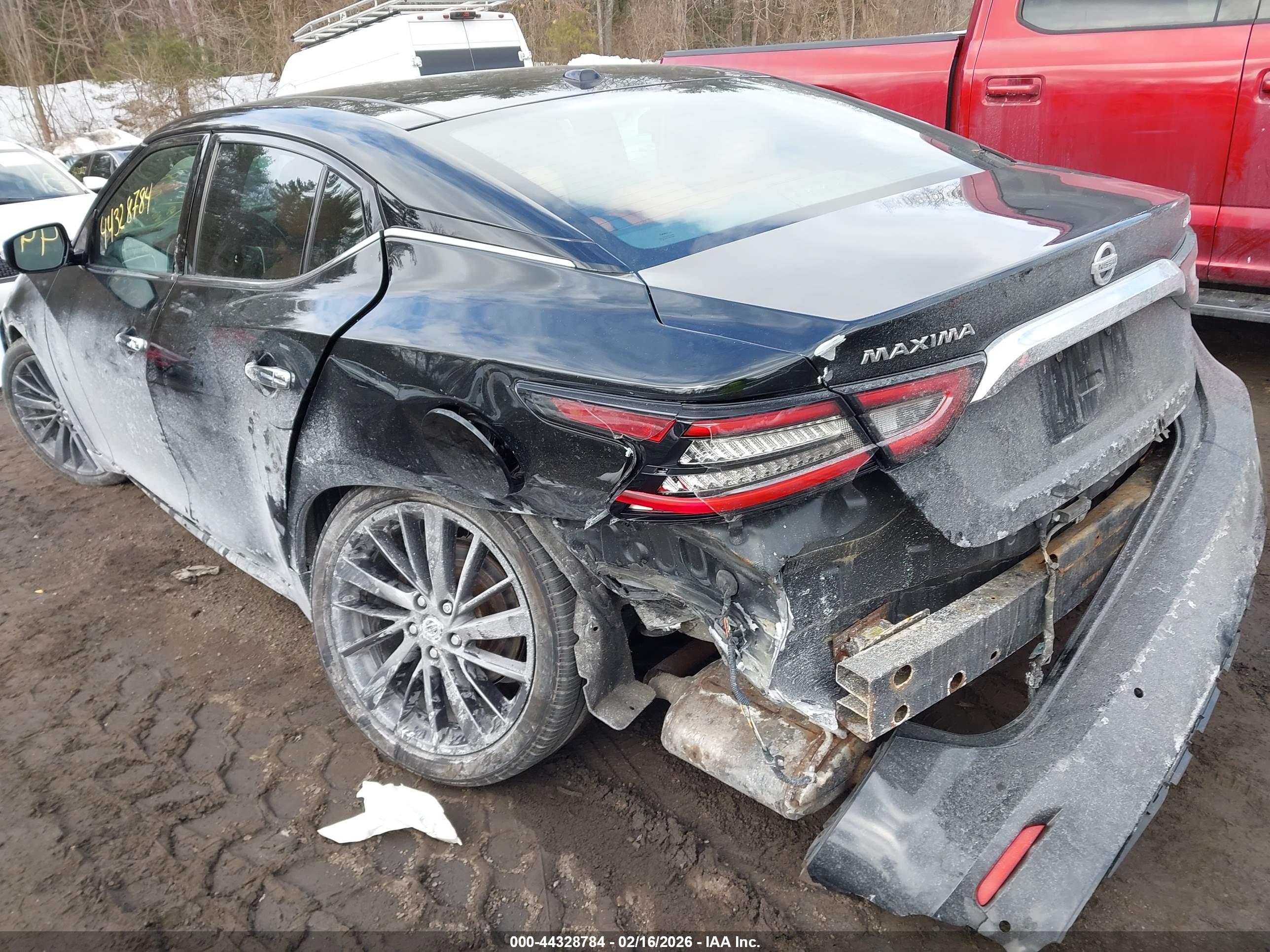 NISSAN MAXIMA image 3