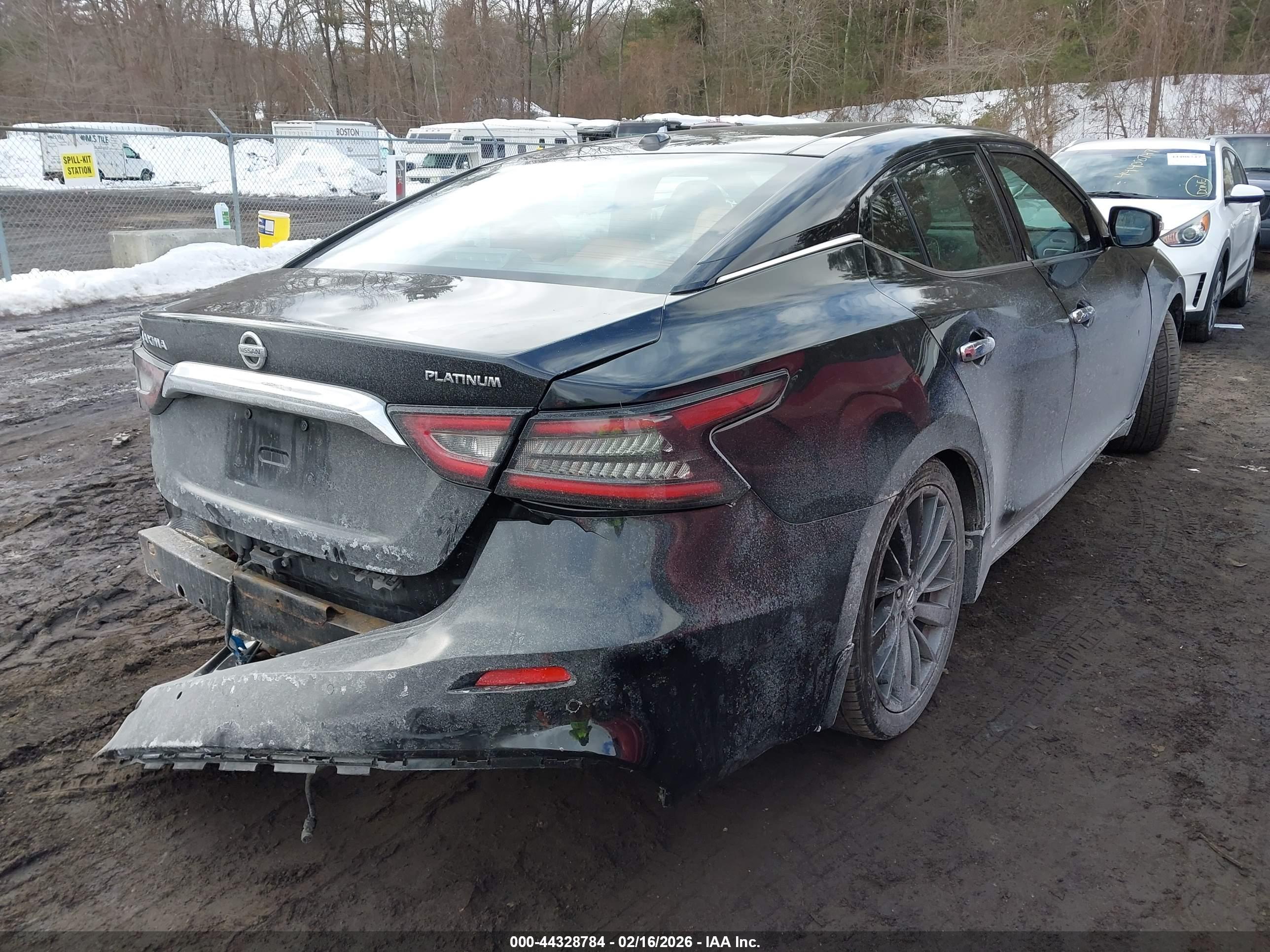 NISSAN MAXIMA image 4