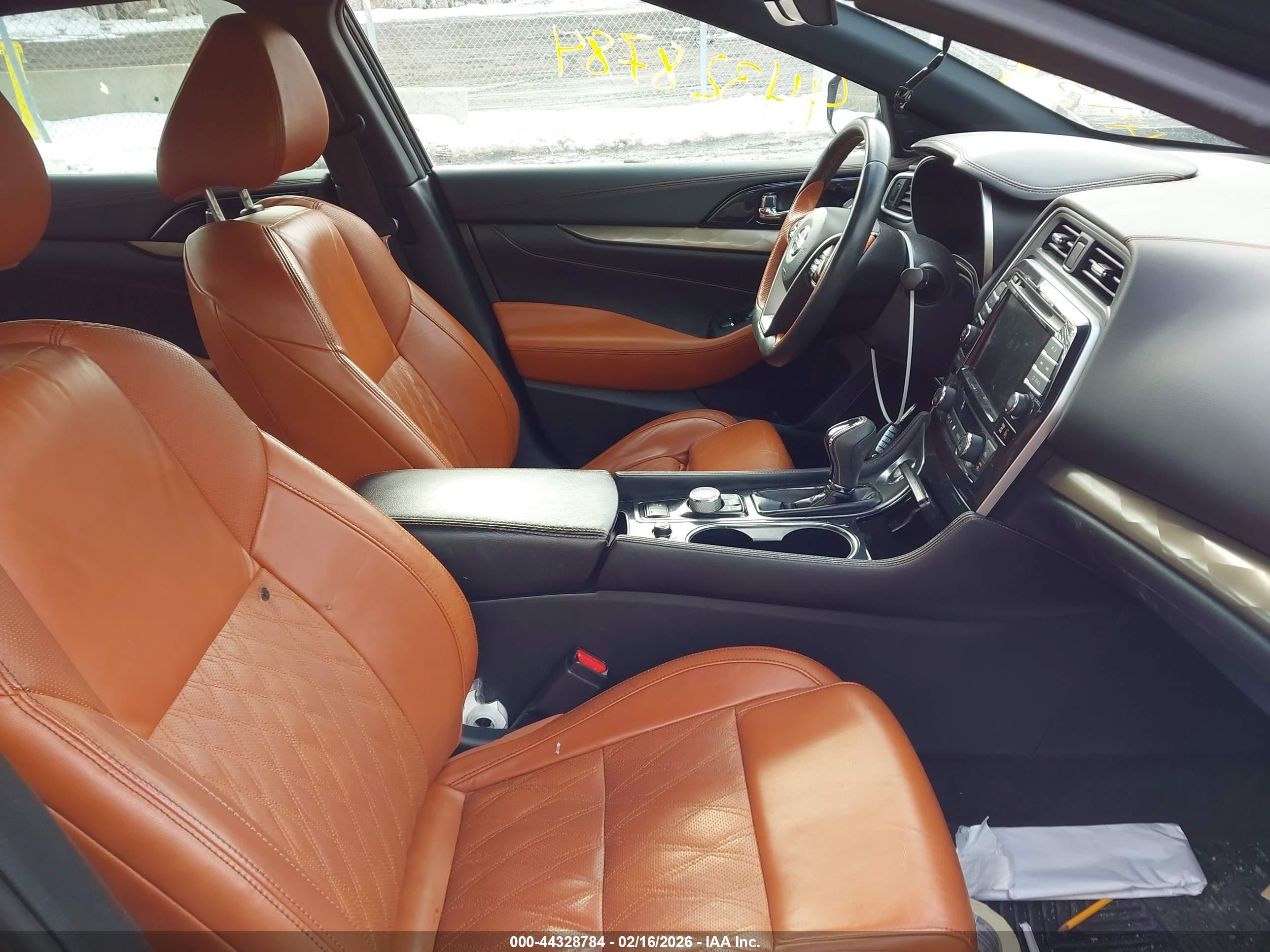 NISSAN MAXIMA image 5