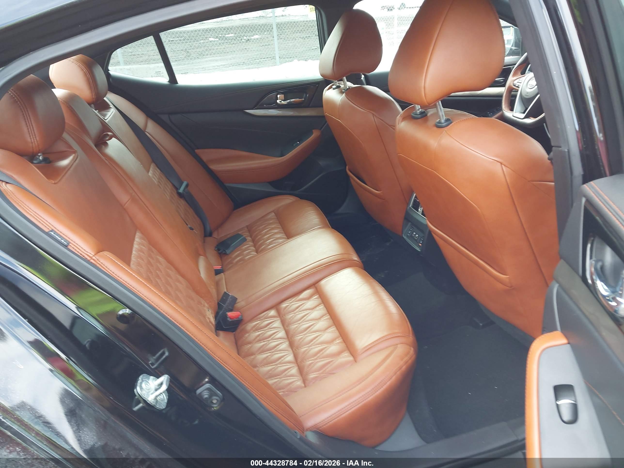 NISSAN MAXIMA image 8