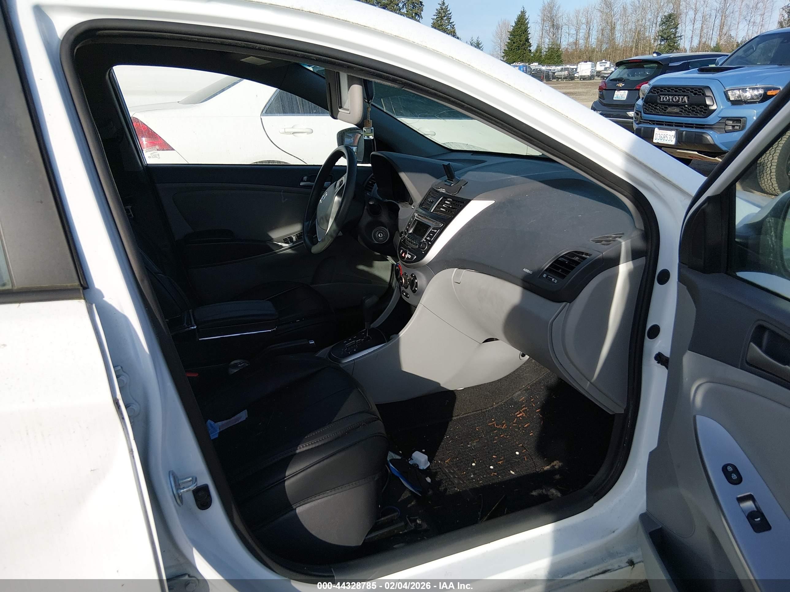 HYUNDAI ACCENT image 5