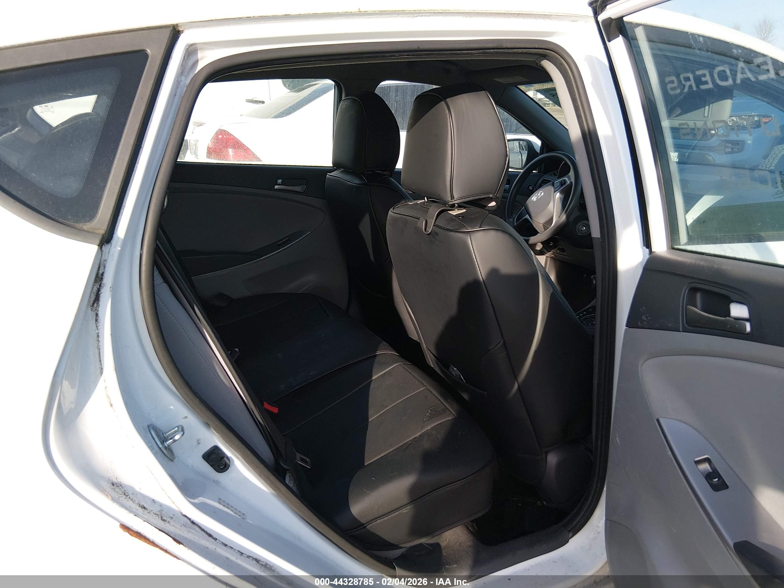 HYUNDAI ACCENT image 8