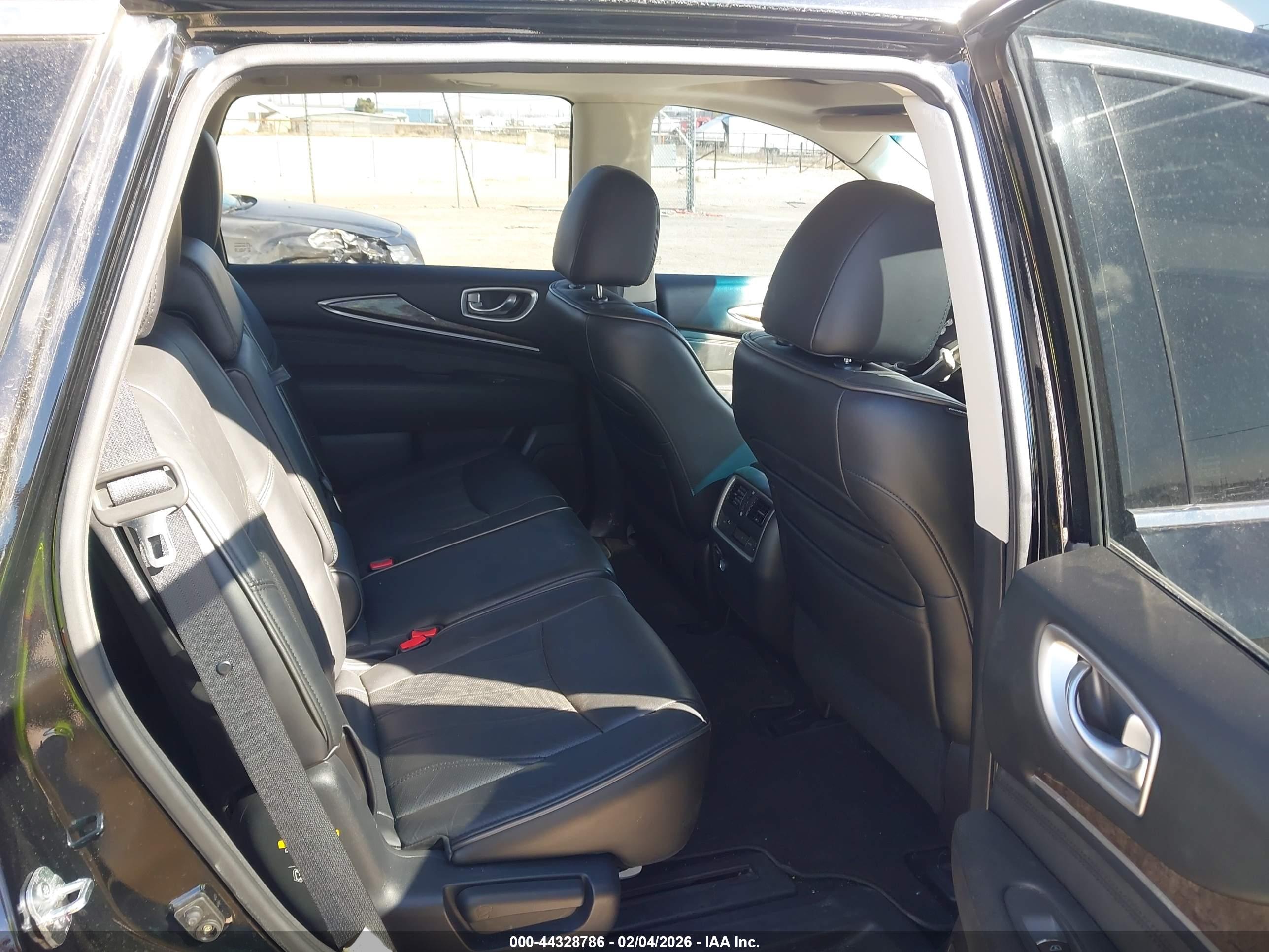 INFINITI JX35 image 8