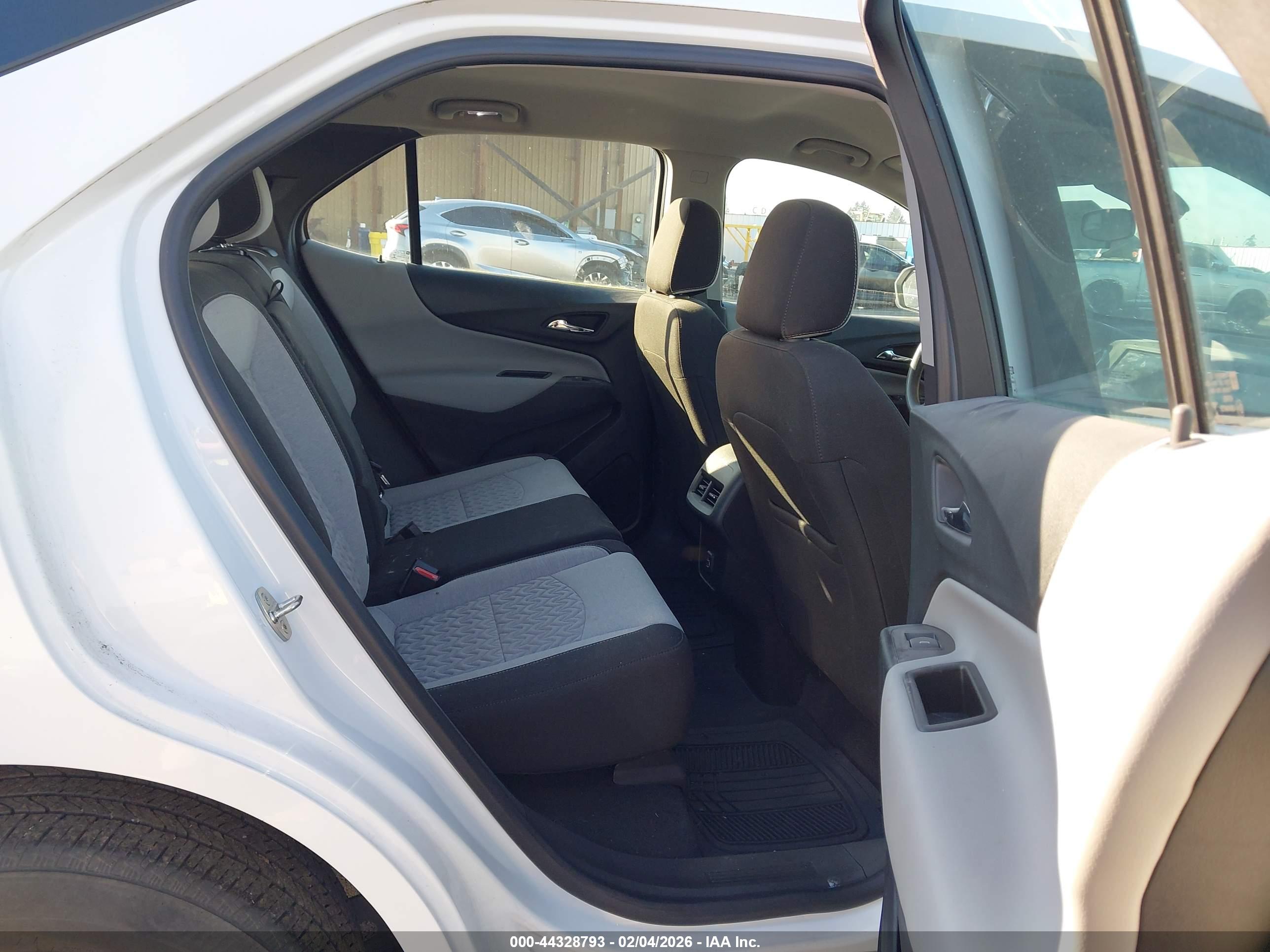 CHEVROLET EQUINOX image 8