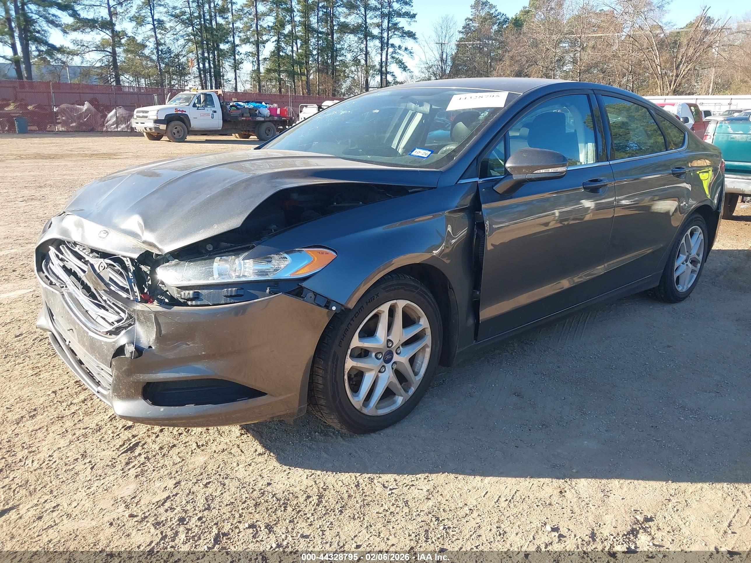 FORD FUSION image 2