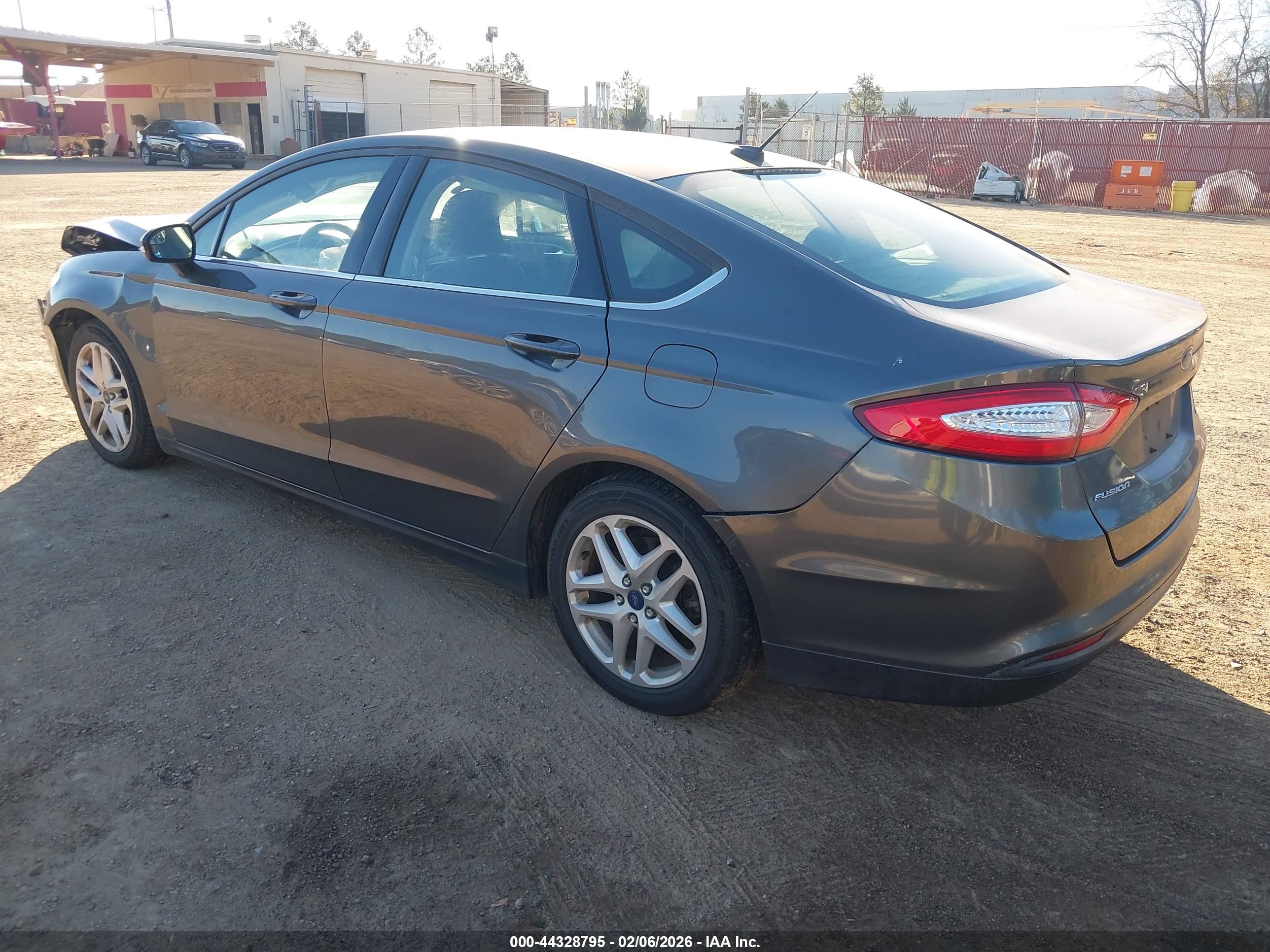 FORD FUSION image 3