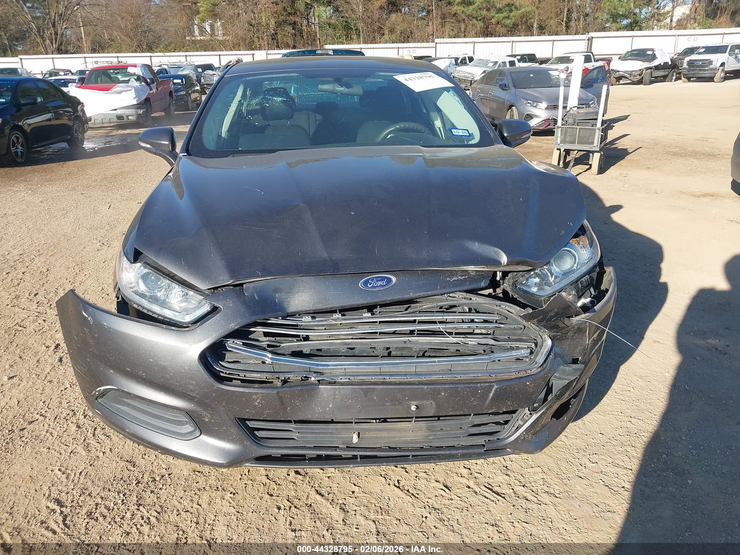FORD FUSION image 6