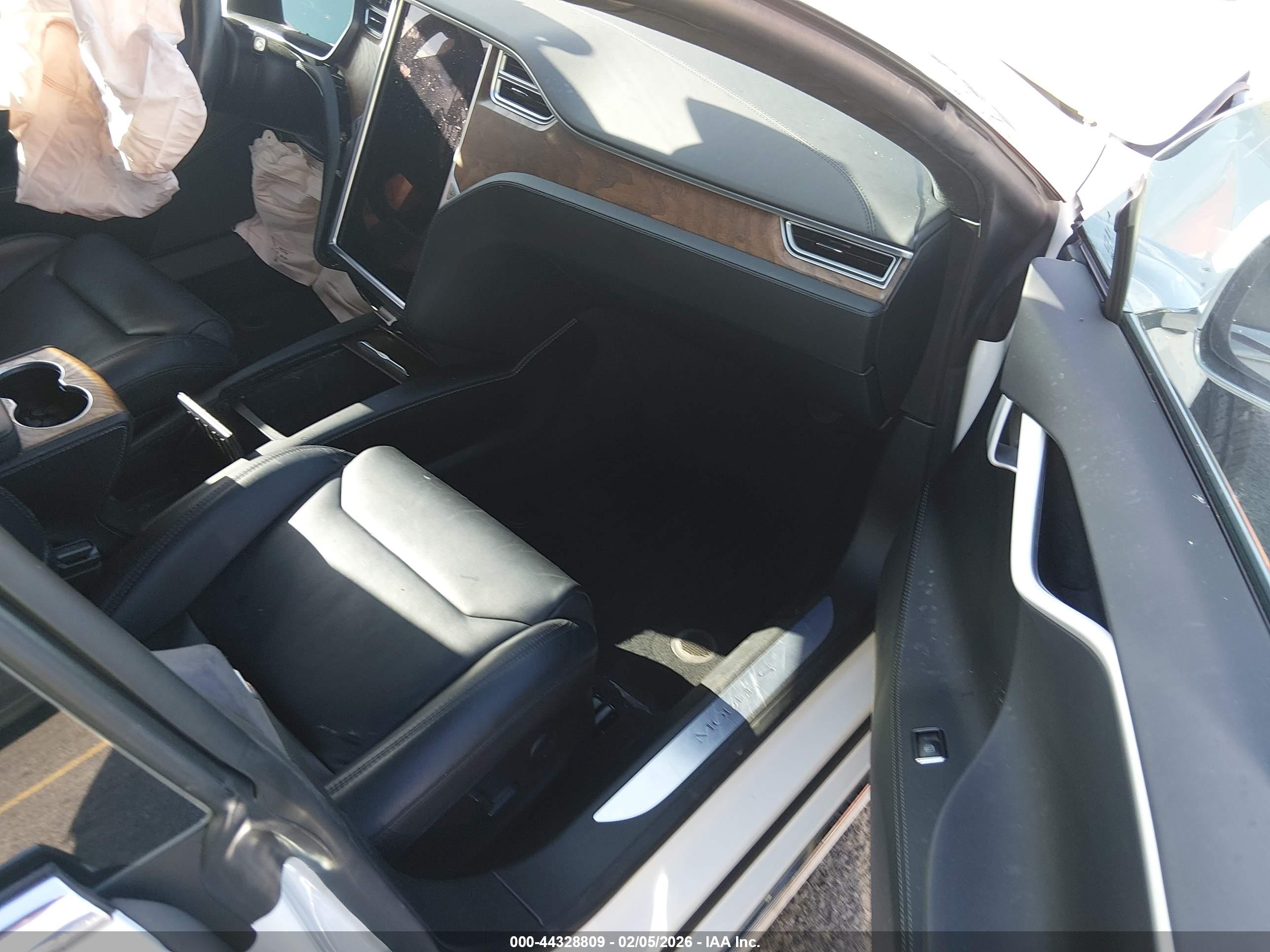 TESLA MODEL image 5