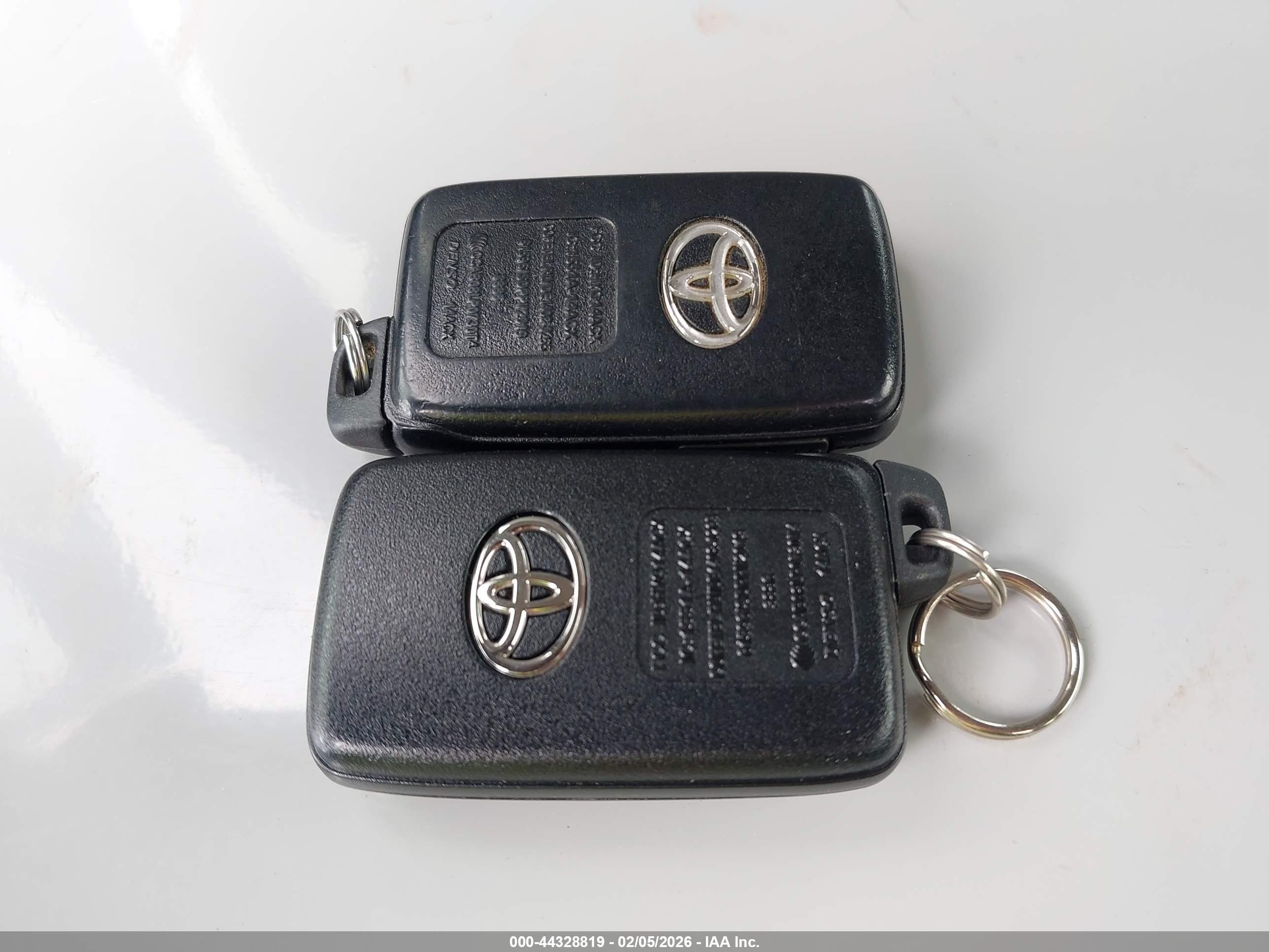 TOYOTA PRIUS image 11