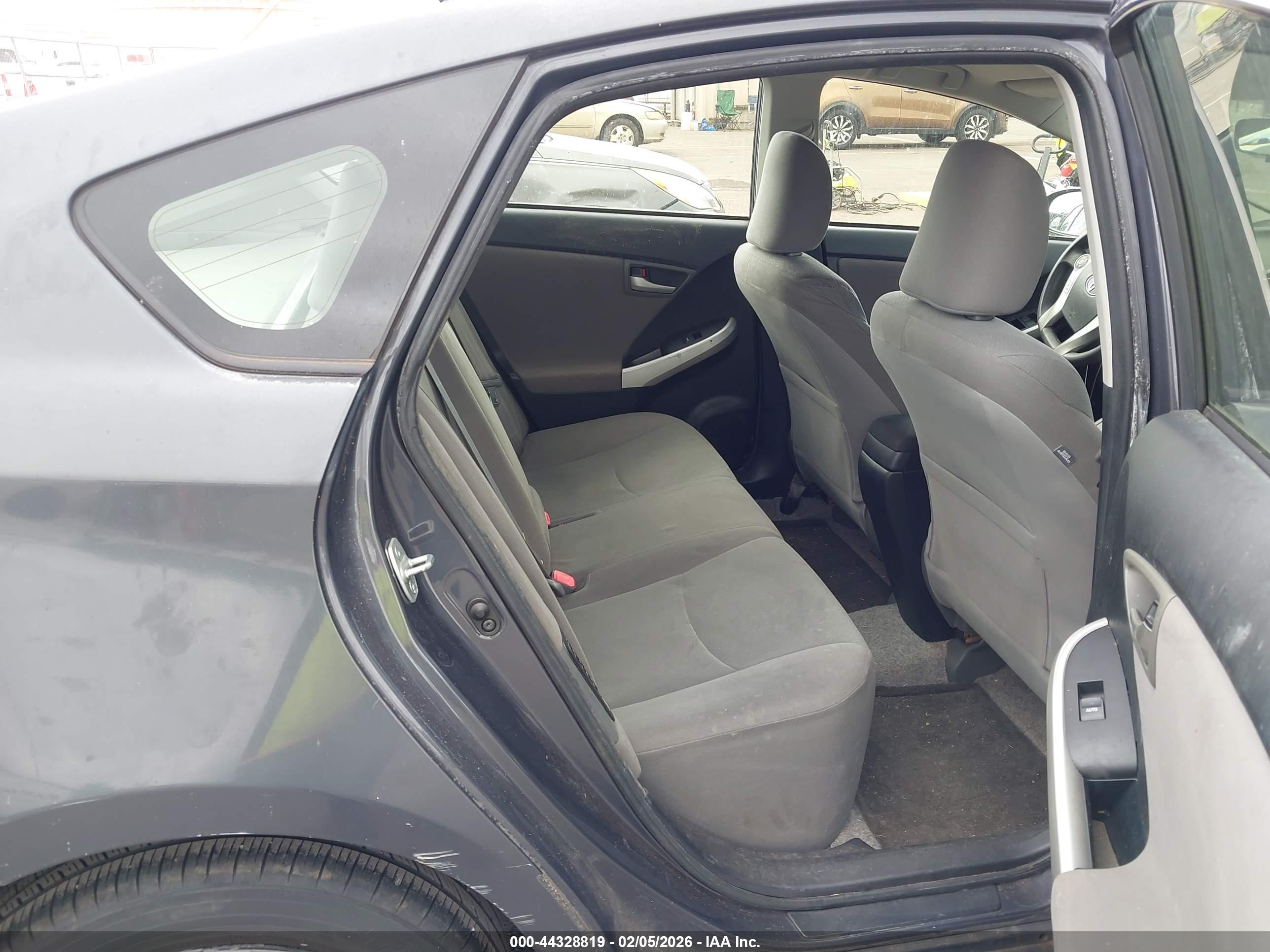 TOYOTA PRIUS image 8