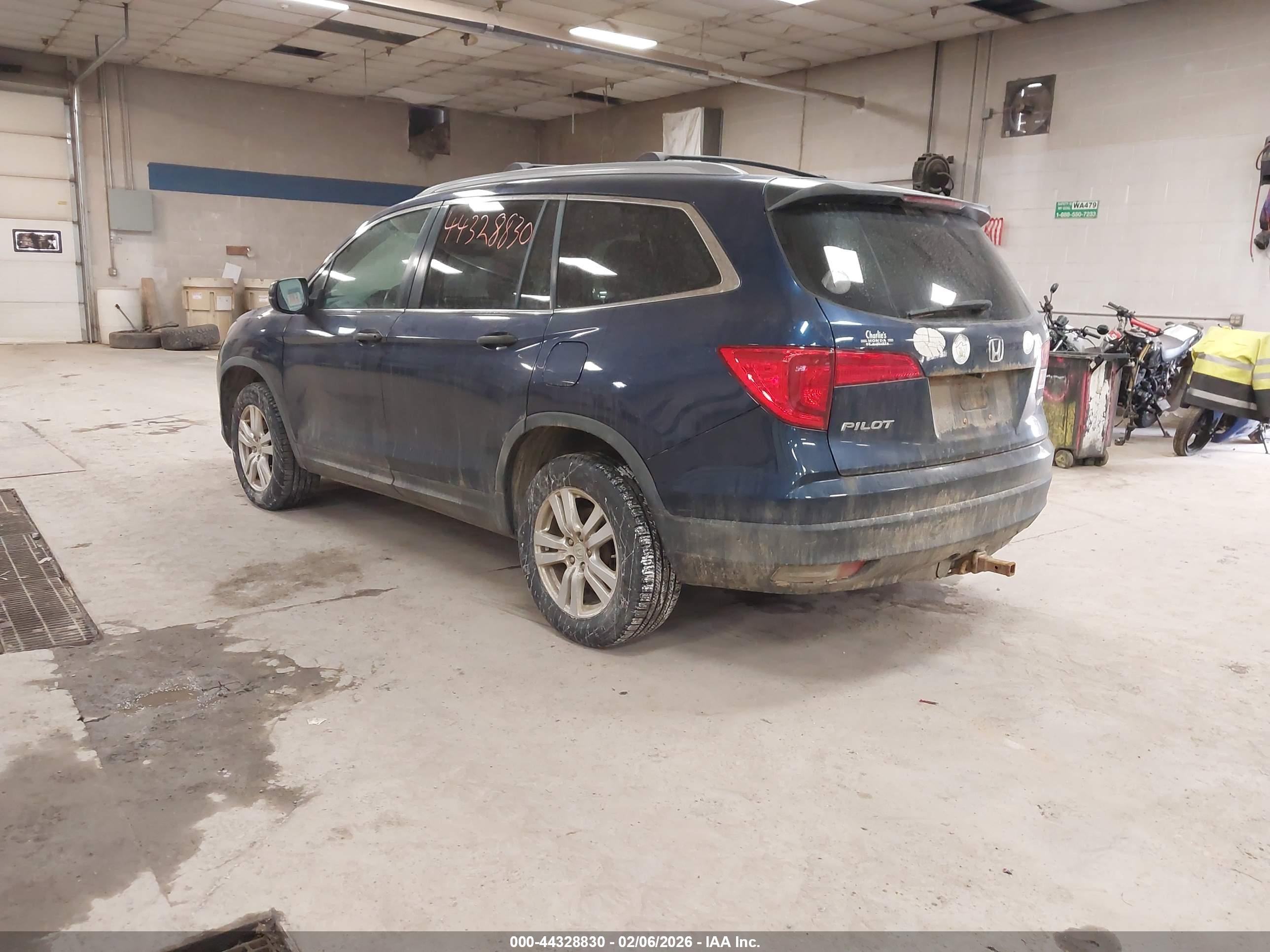 HONDA PILOT image 3