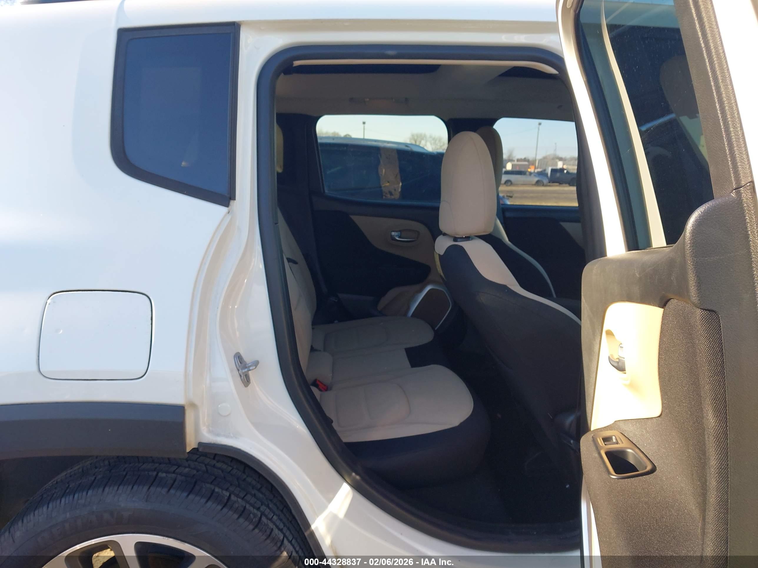 JEEP RENEGADE image 8
