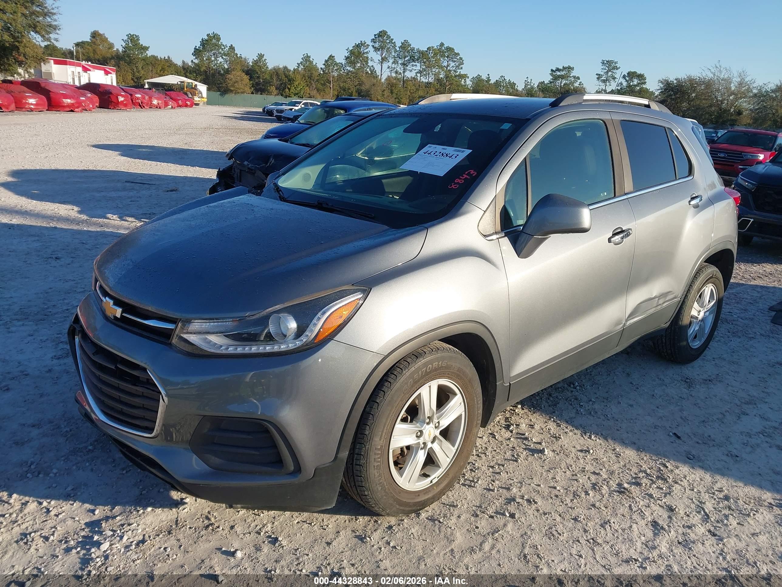 CHEVROLET TRAX image 2