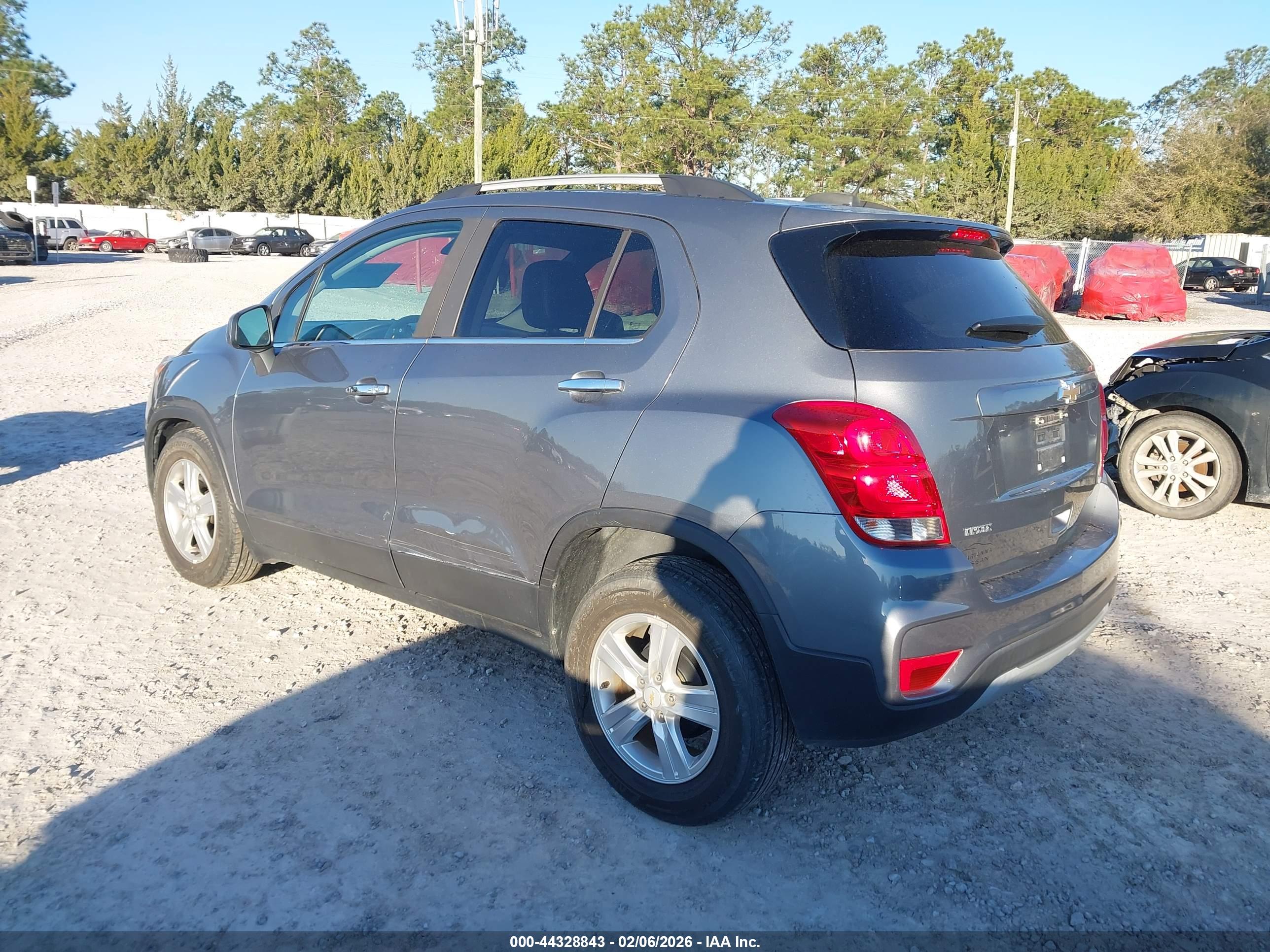 CHEVROLET TRAX image 3