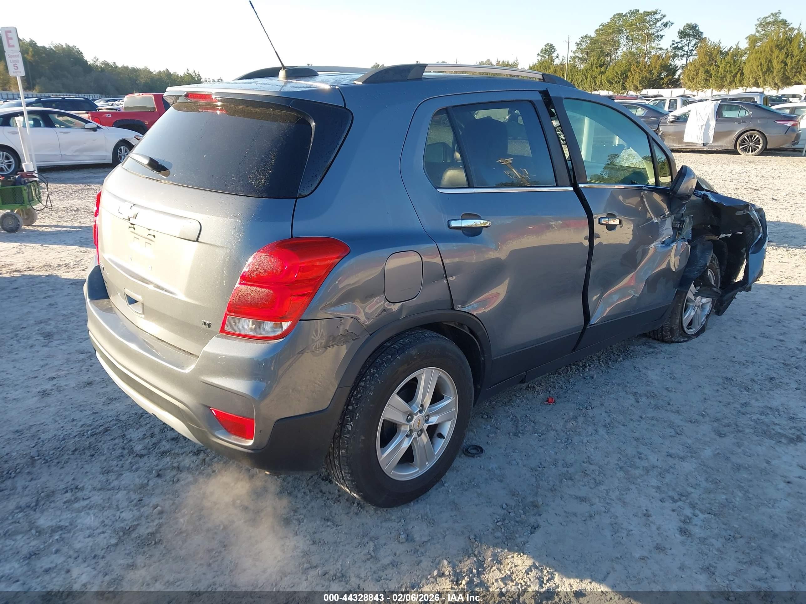 CHEVROLET TRAX image 4