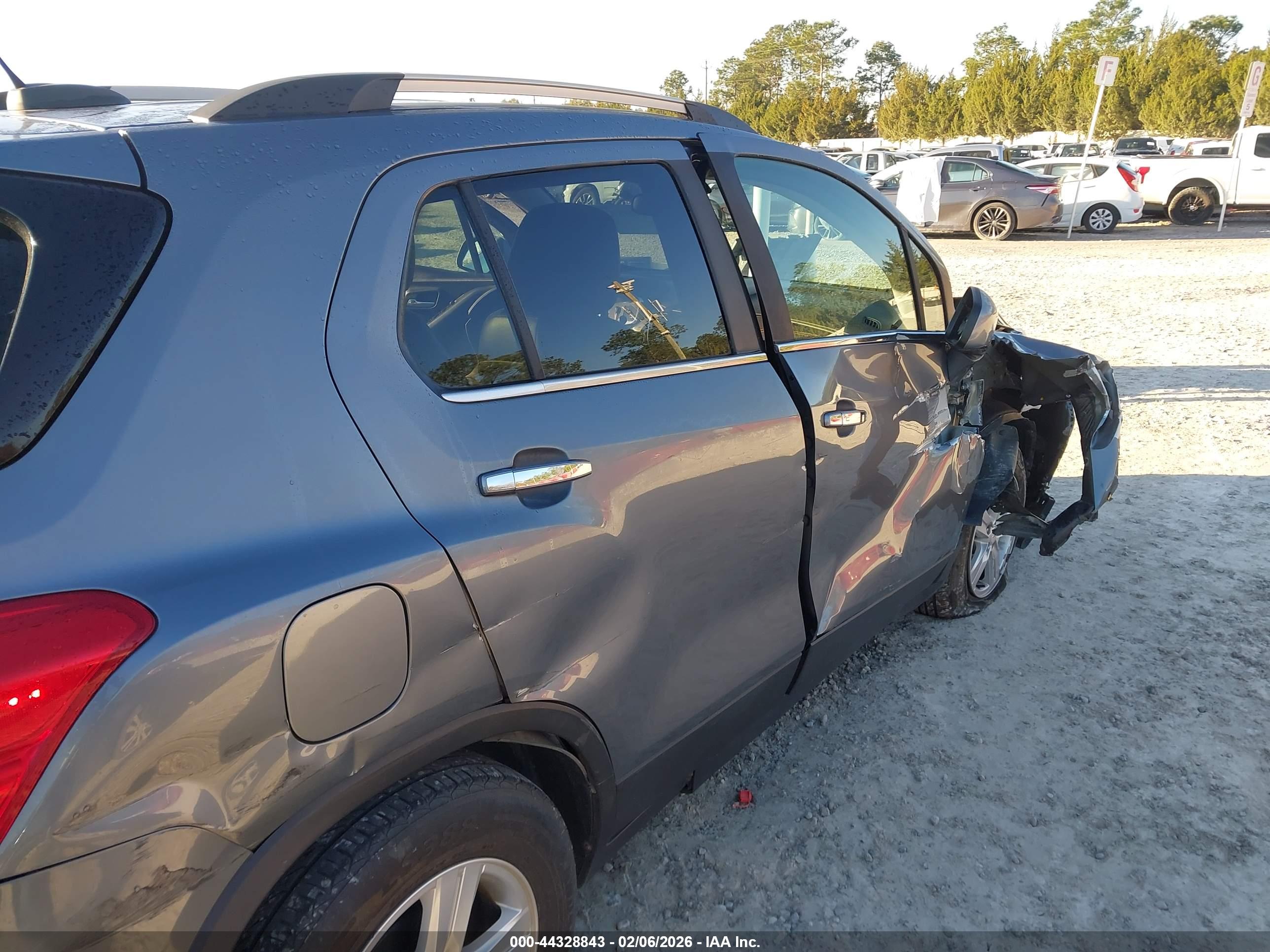CHEVROLET TRAX image 6