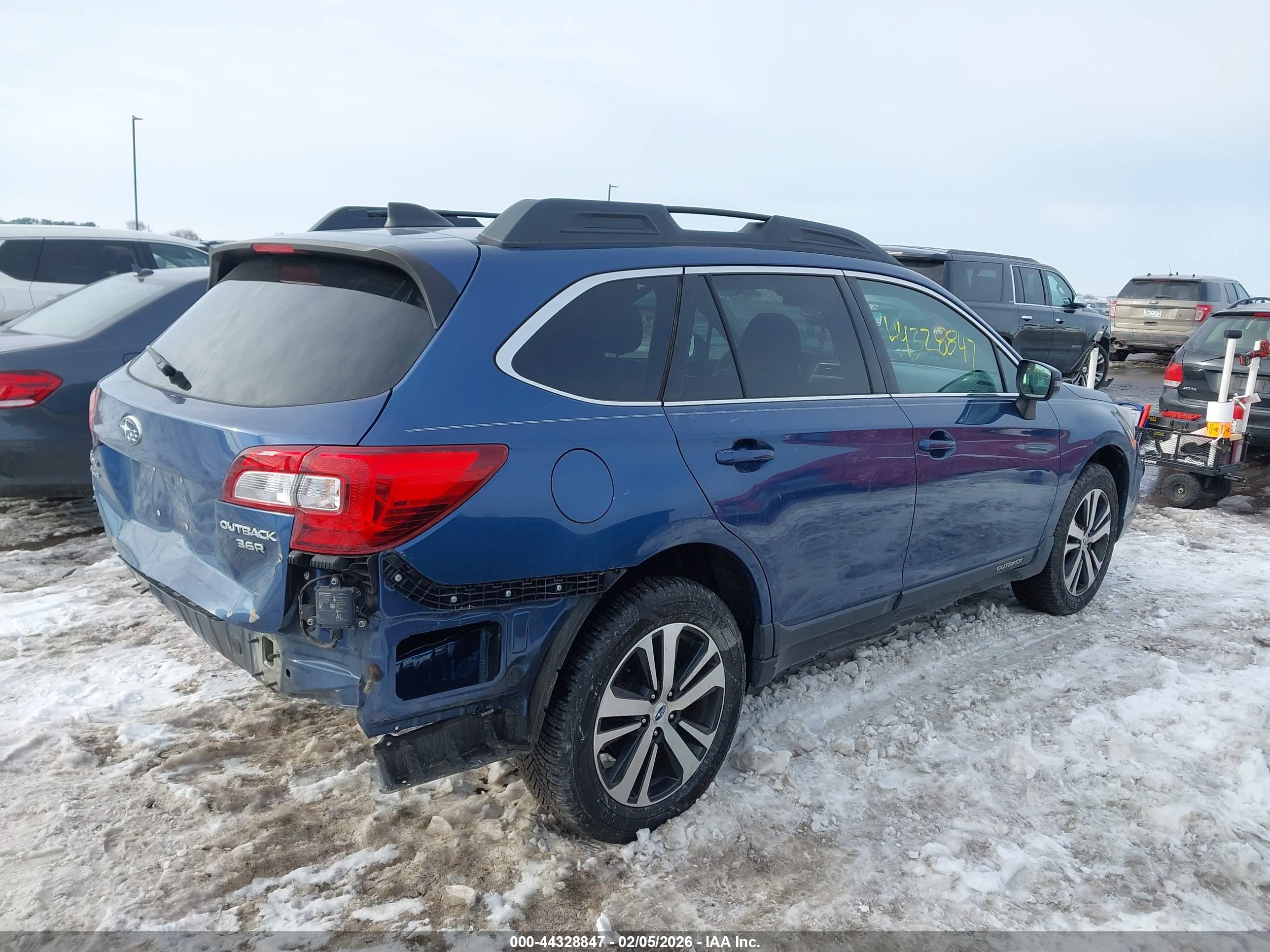 SUBARU OUTBACK image 4