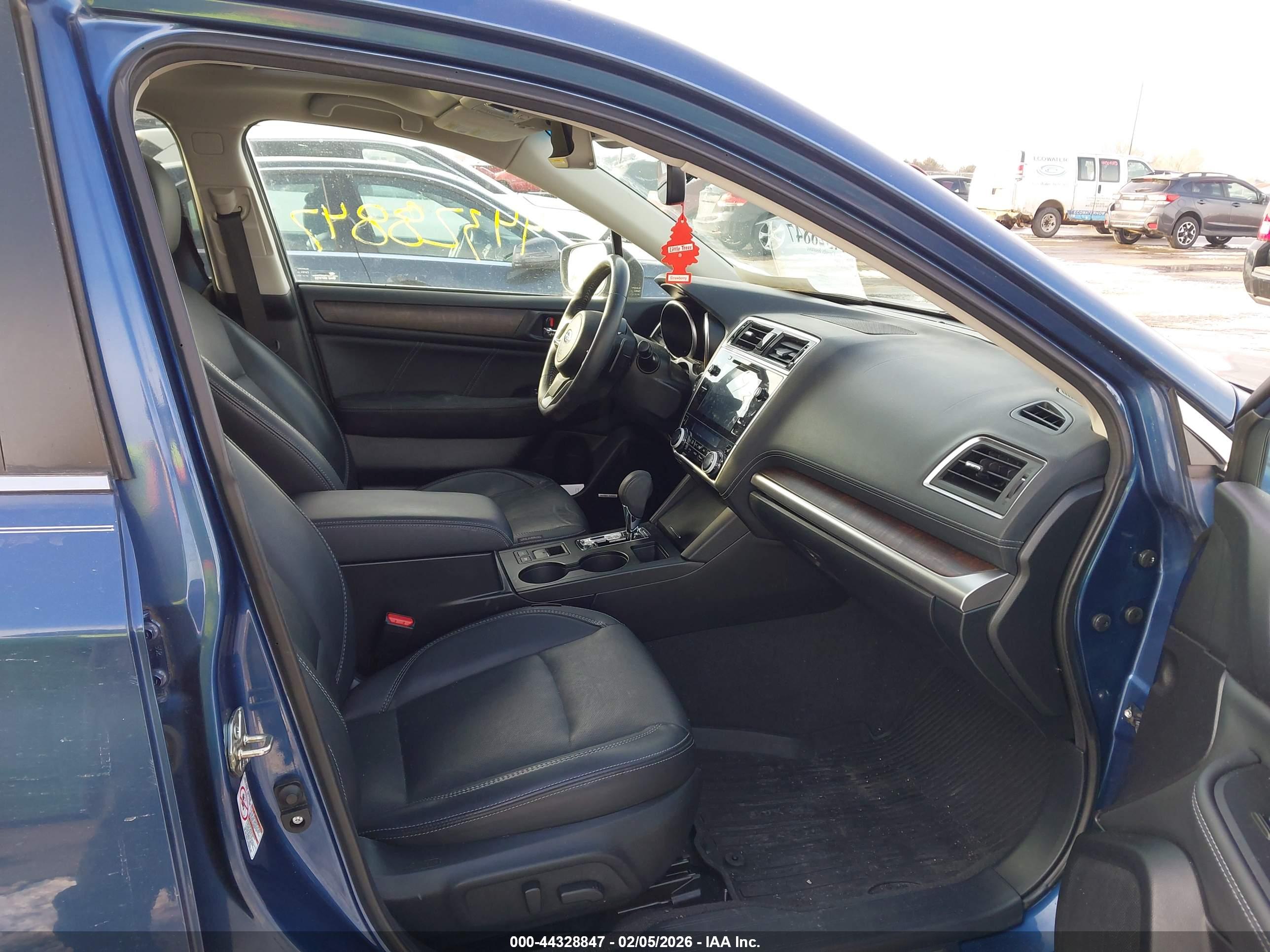 SUBARU OUTBACK image 5