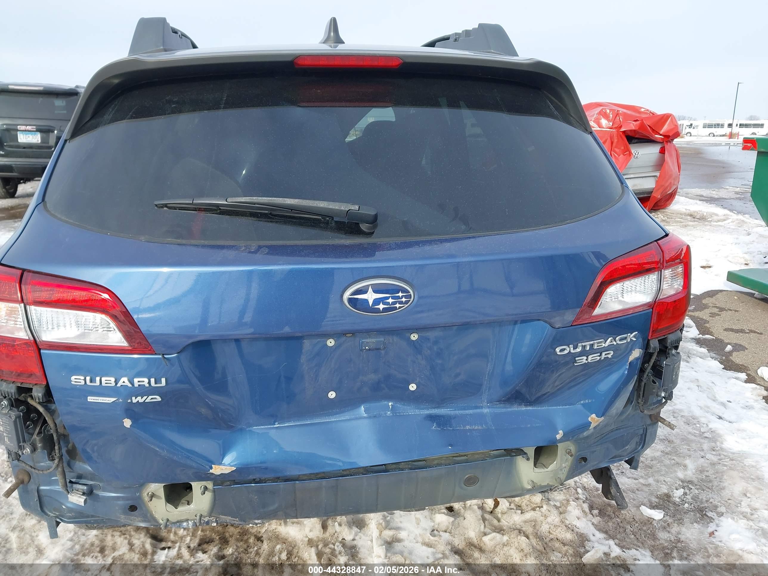 SUBARU OUTBACK image 6